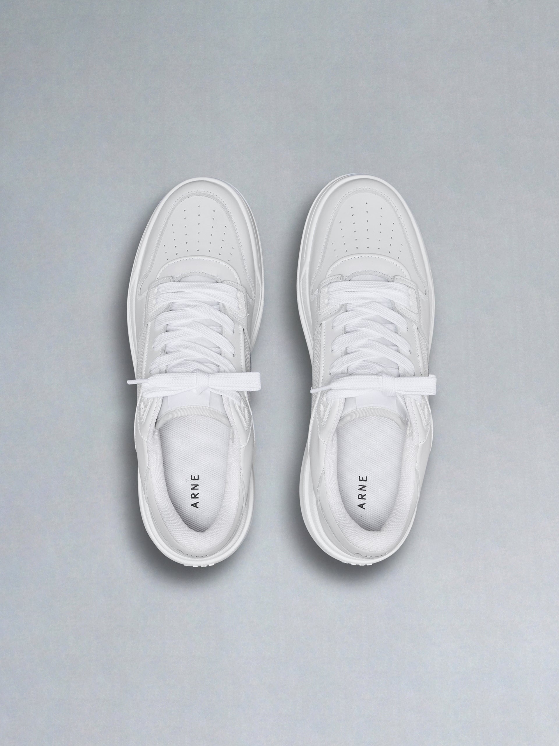 Basket Trainer in Triple White