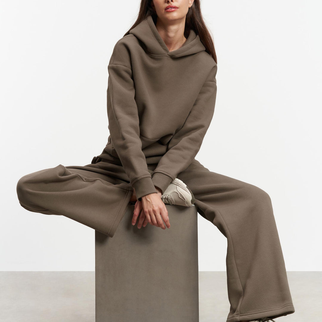 Womens Relaxed Straight Leg Jogger in Taupe