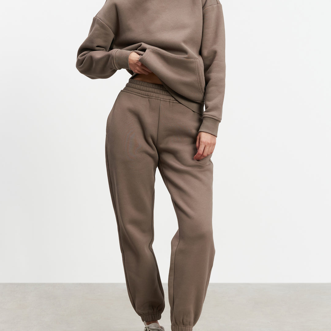 Womens Relaxed Cuffed Jogger in Taupe