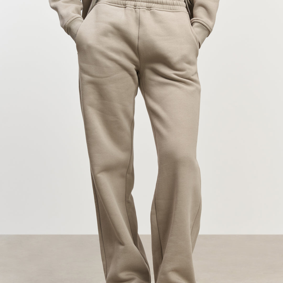 Womens Relaxed Straight Leg Jogger in Stone