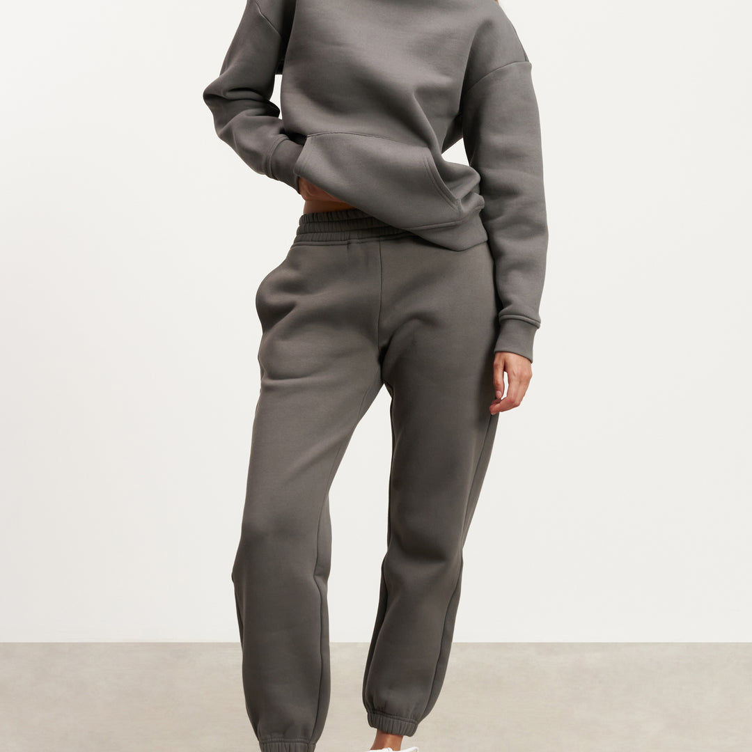 Womens Relaxed Cuffed Jogger in Grey
