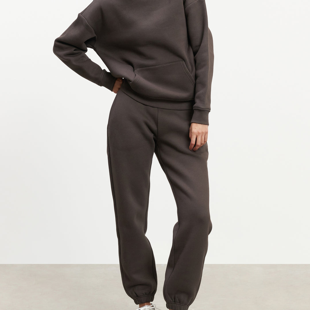 Womens Relaxed Cuffed Jogger in Brown