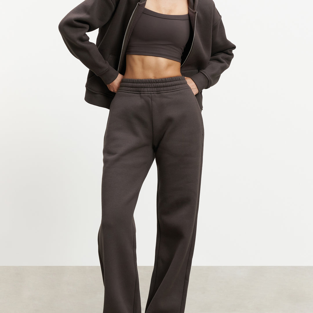 Womens Relaxed Straight Leg Jogger in Brown