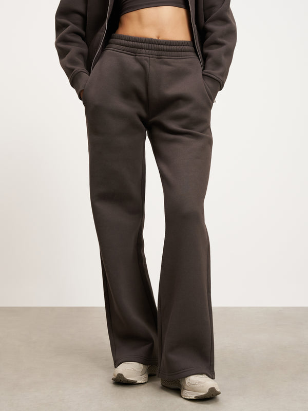 Womens Relaxed Straight Leg Jogger in Brown