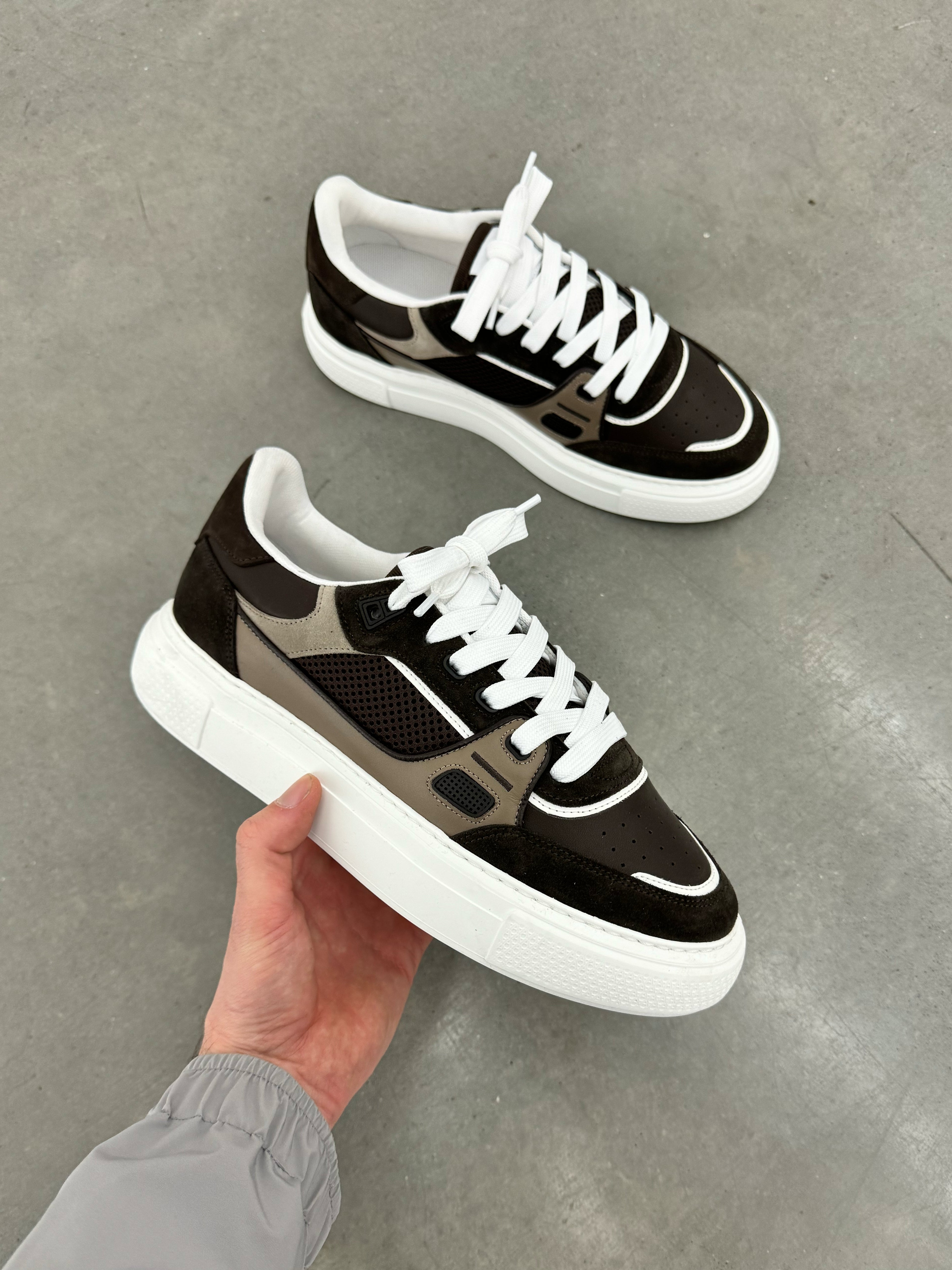 Atlas Trainer in Mocha