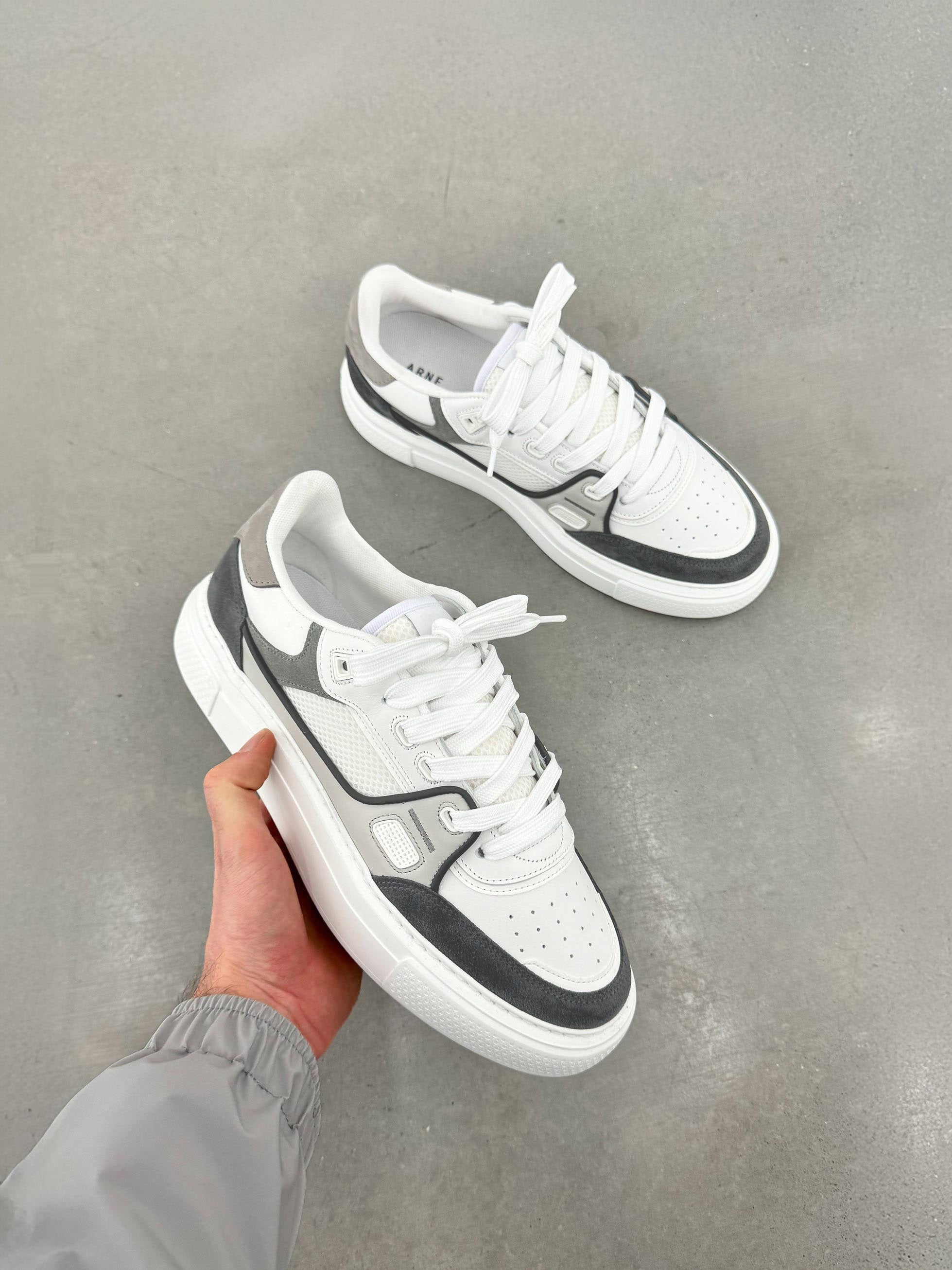 Atlas Trainer in White Grey
