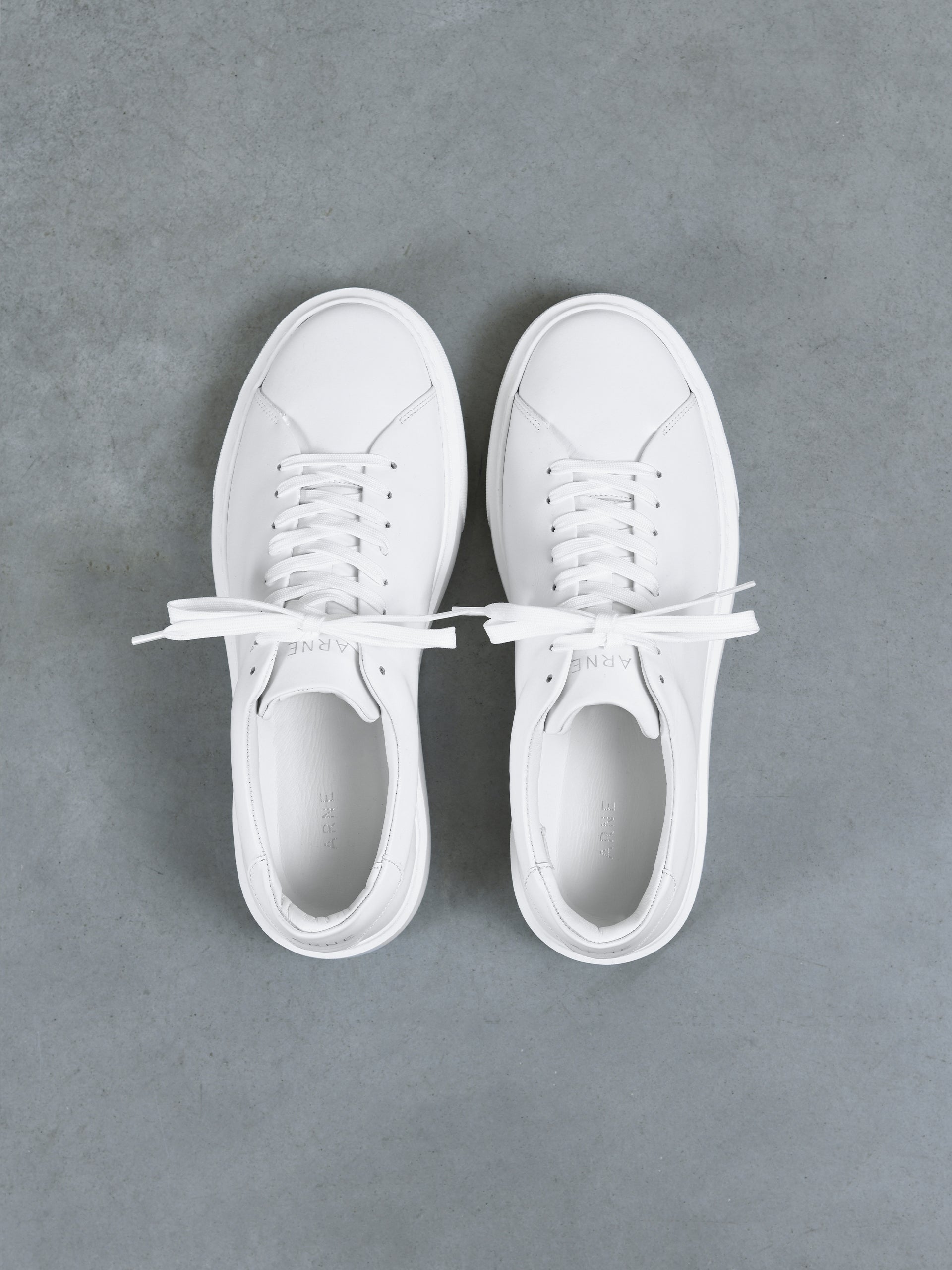 Basic Essential Leather Trainer in White