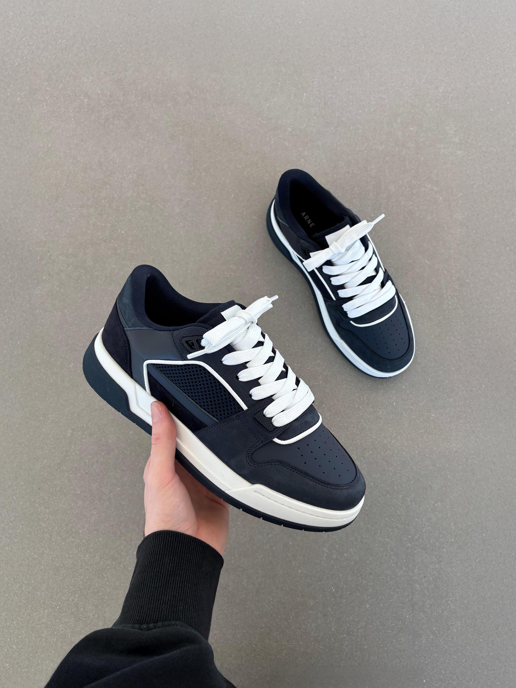 Basket Trainer in Navy