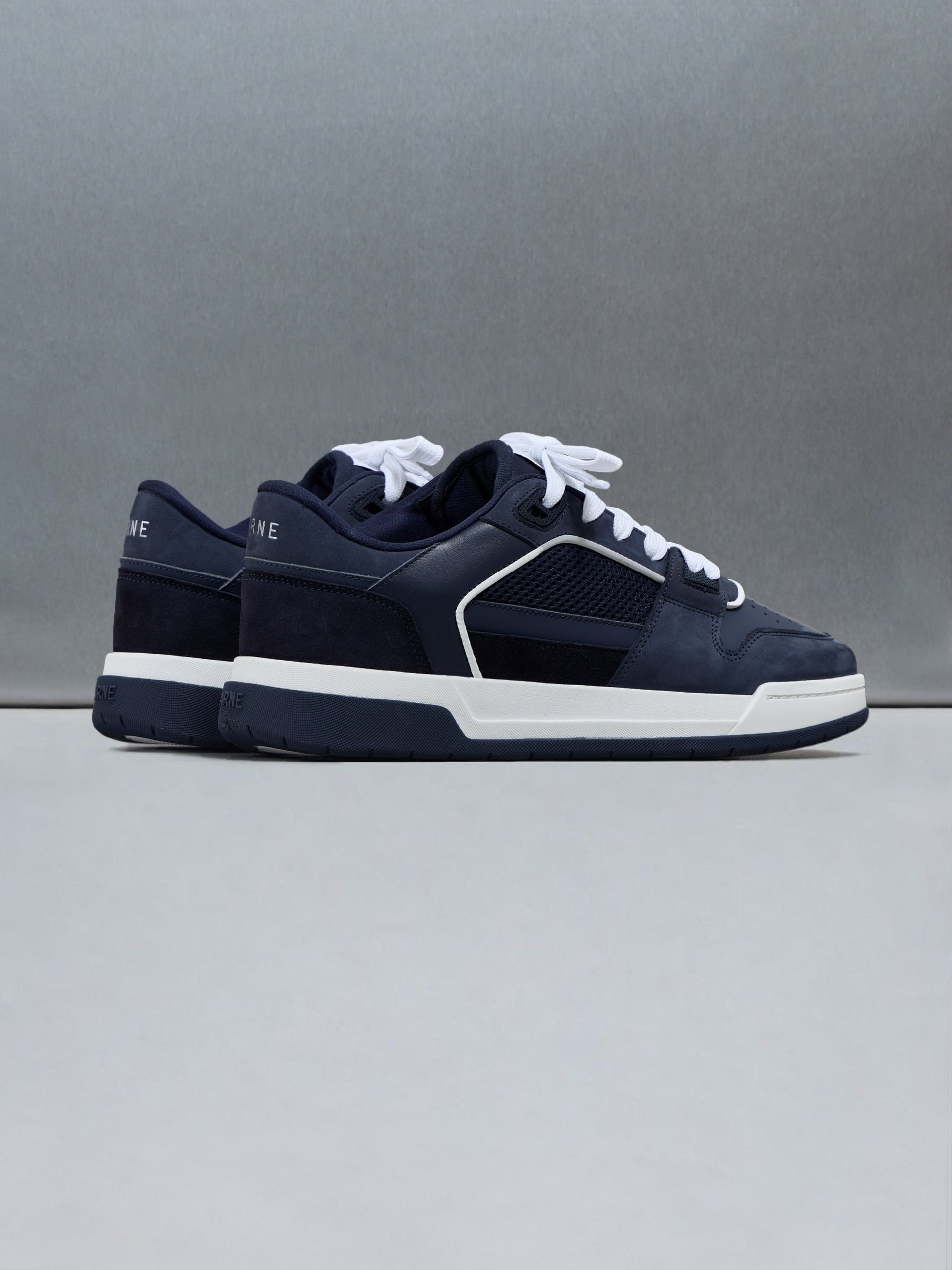 Basket Trainer in Navy