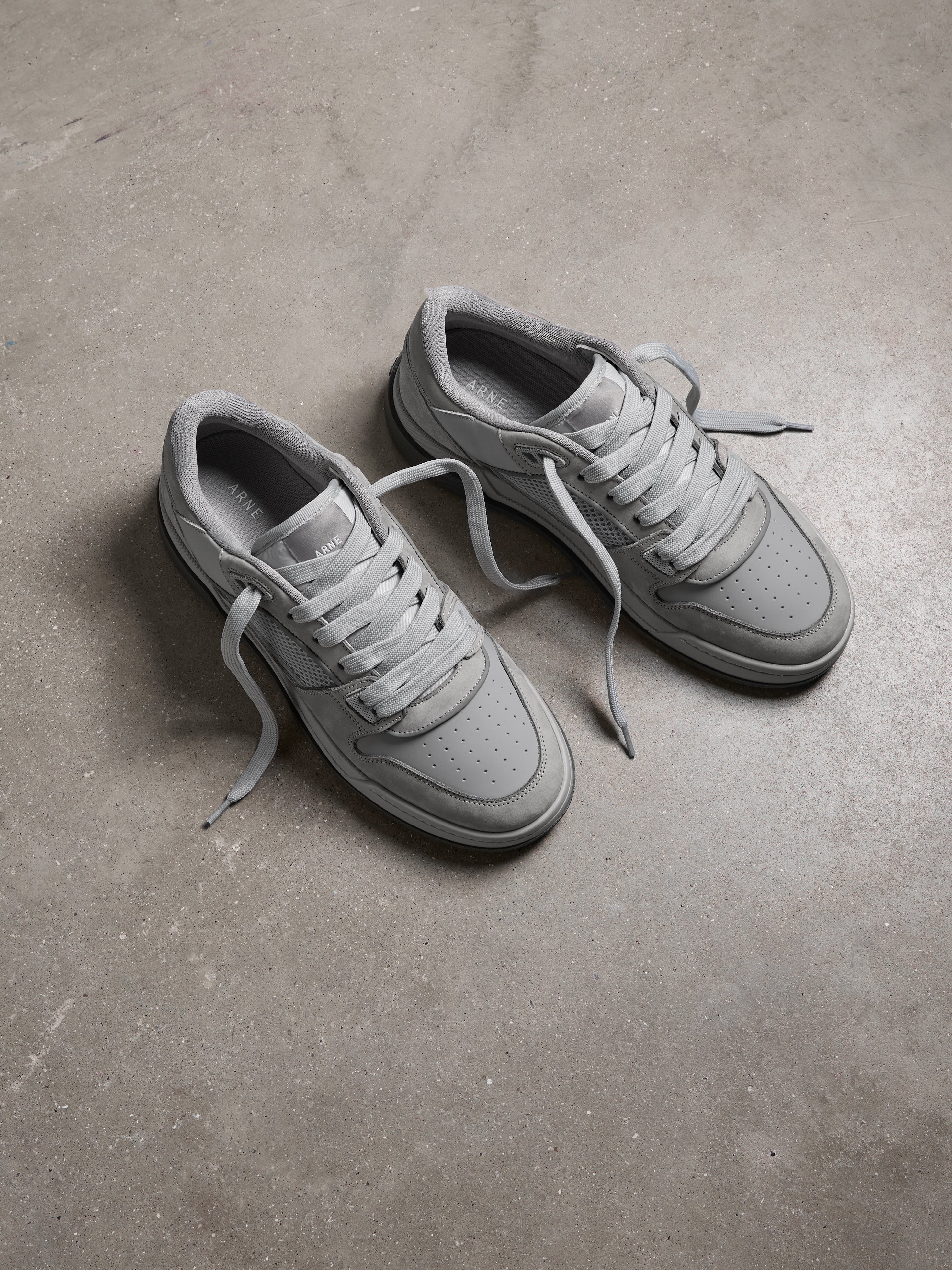 Basket Trainer in Triple Grey