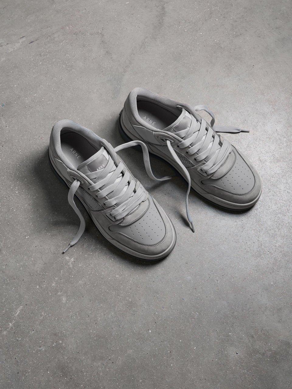 Basket Trainer in Triple Grey