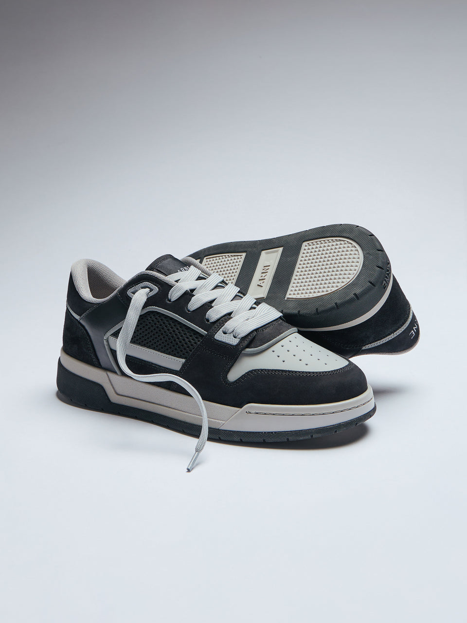 Basket Trainer in Black Grey