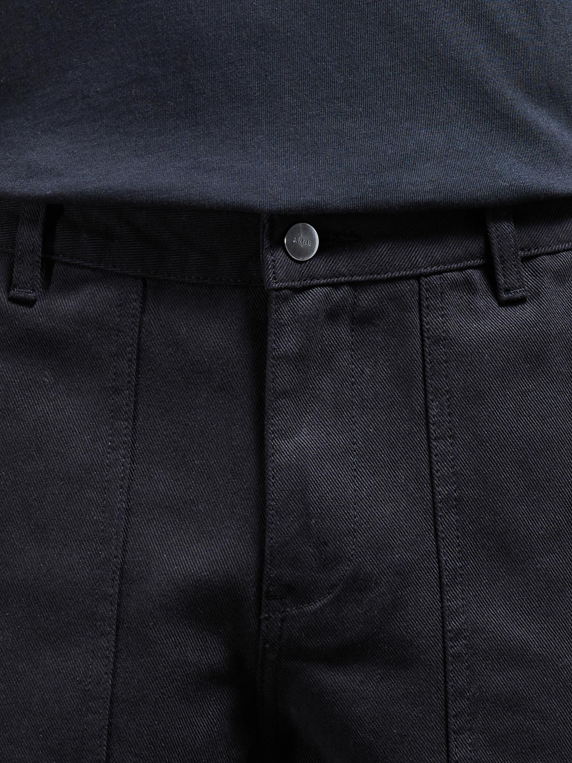 Carpenter Short in Black