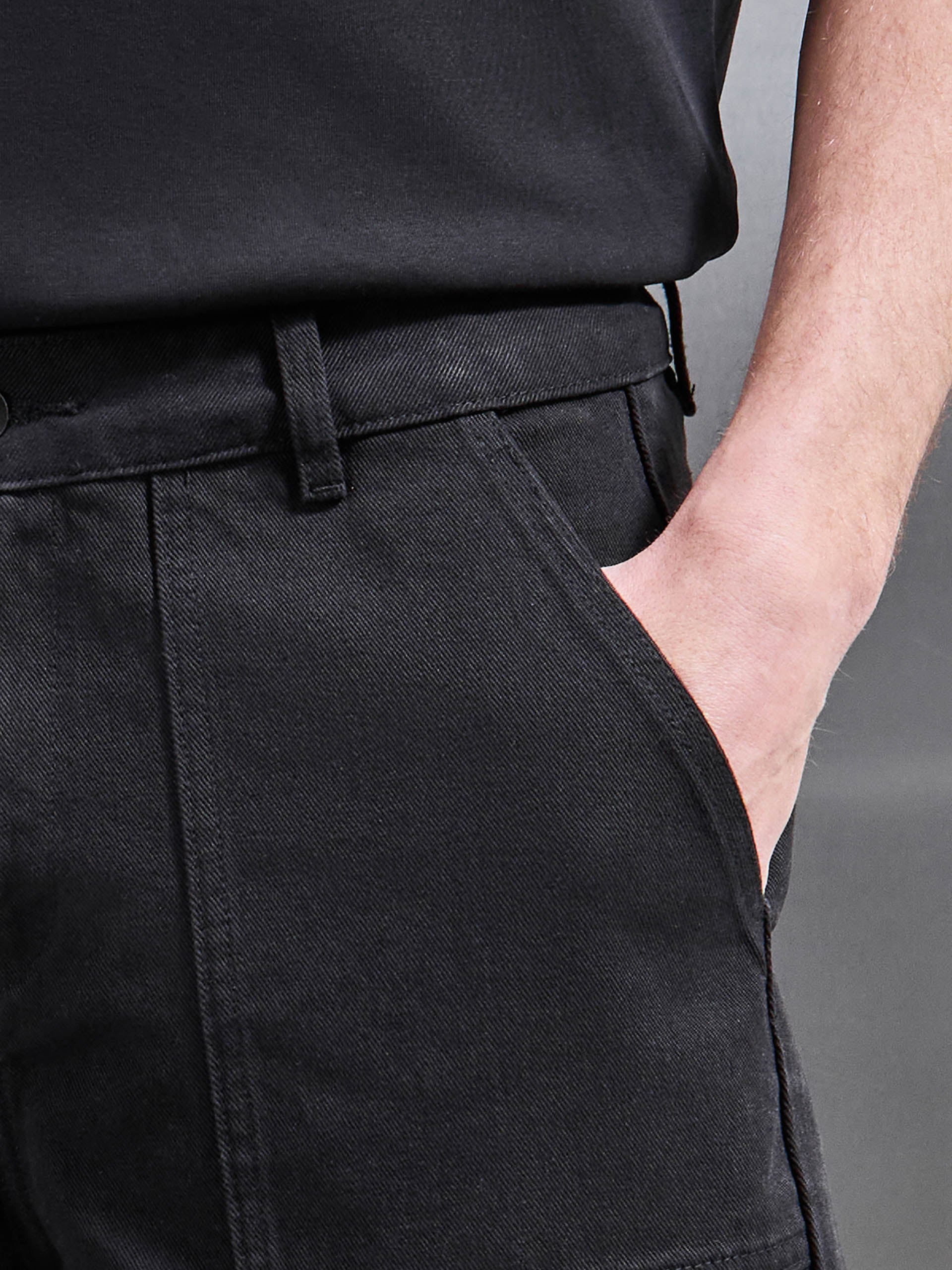 Carpenter Short in Black