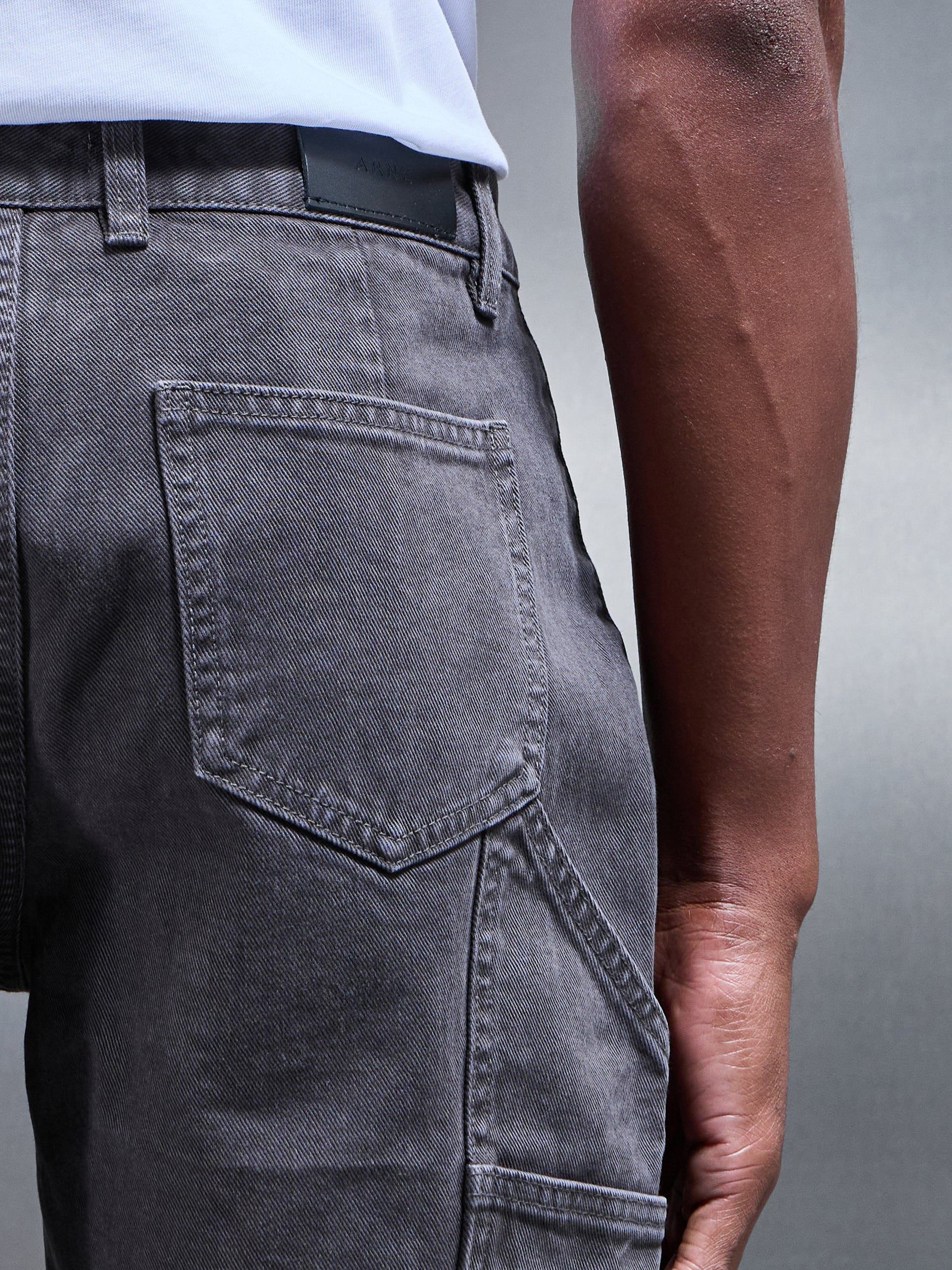 Carpenter Short in Grey