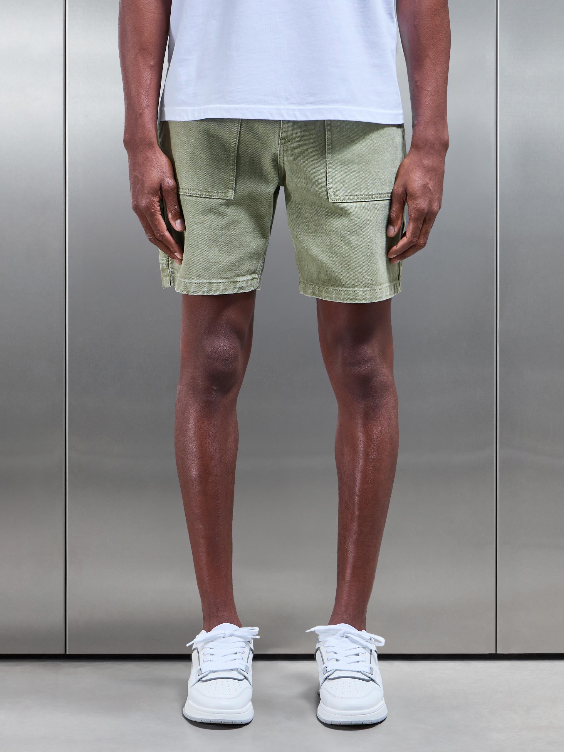 Carpenter Short in Olive