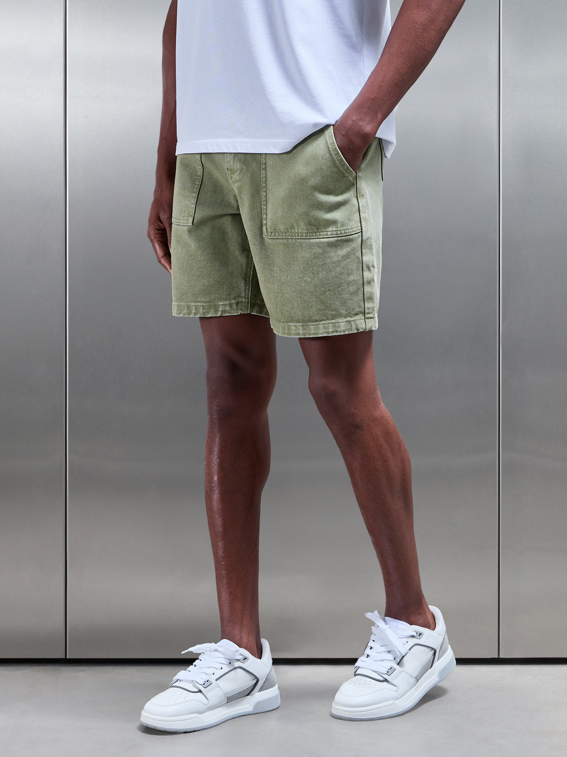 Carpenter Short in Olive