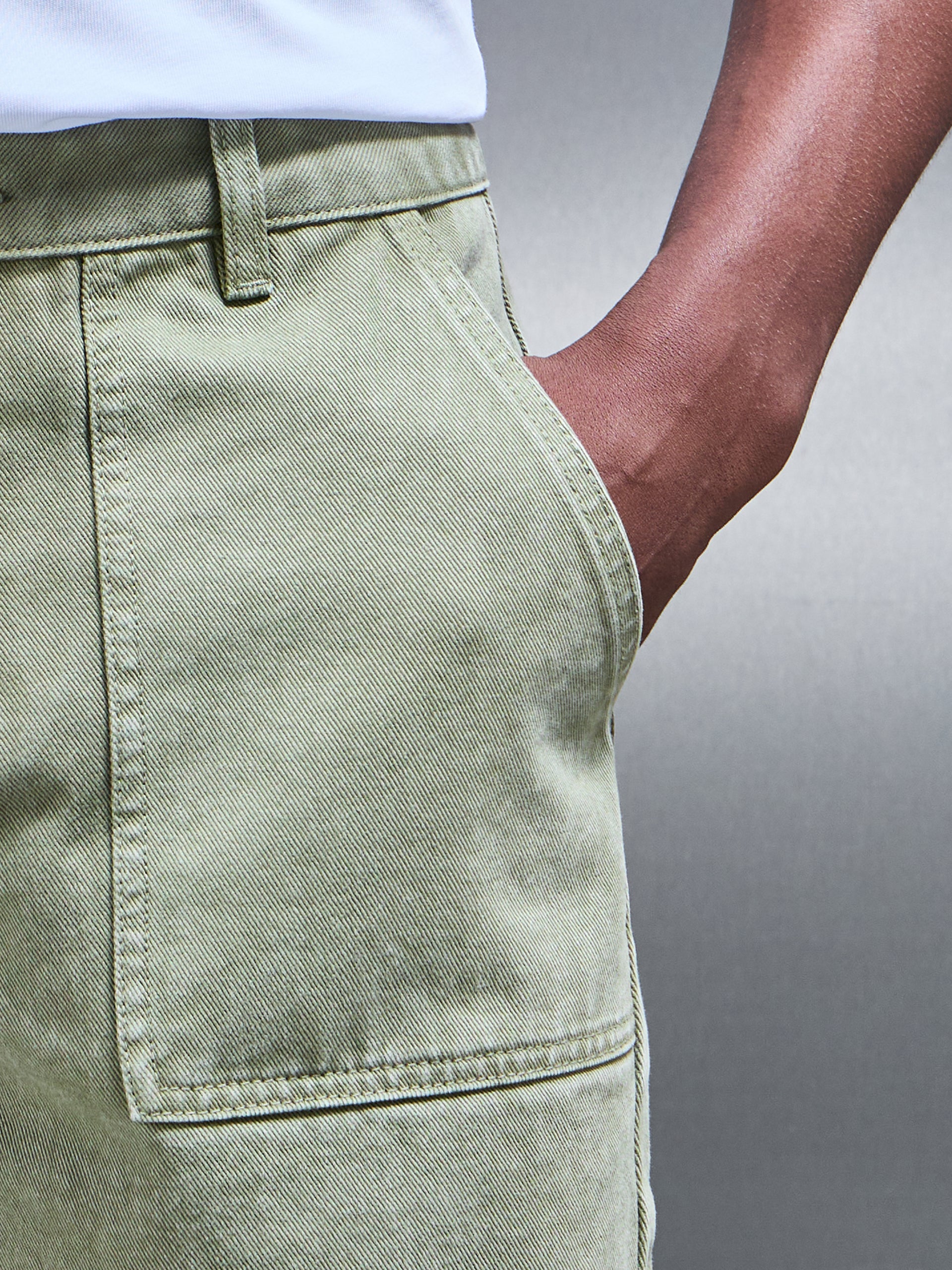 Carpenter Short in Olive
