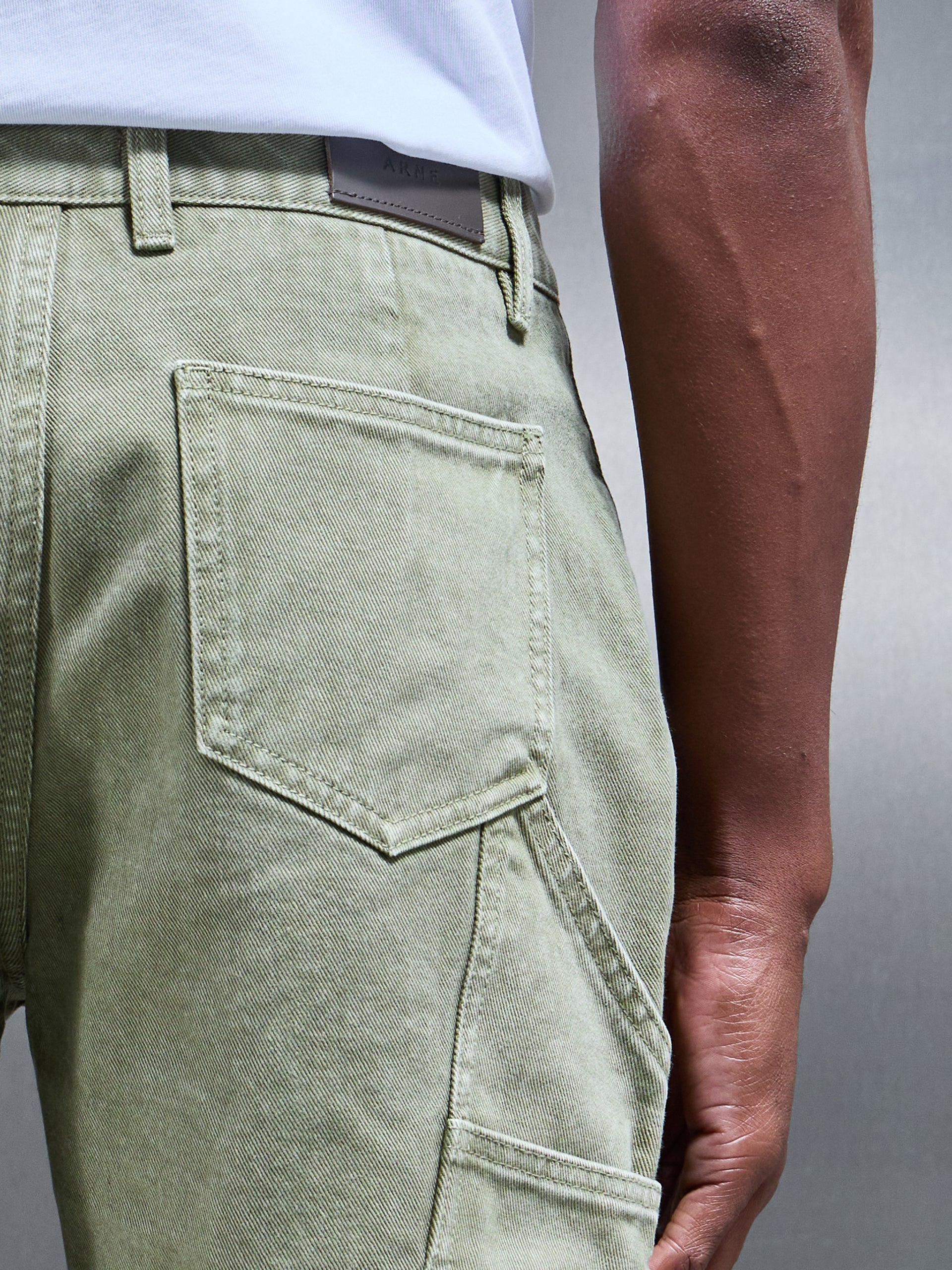 Carpenter Short in Olive