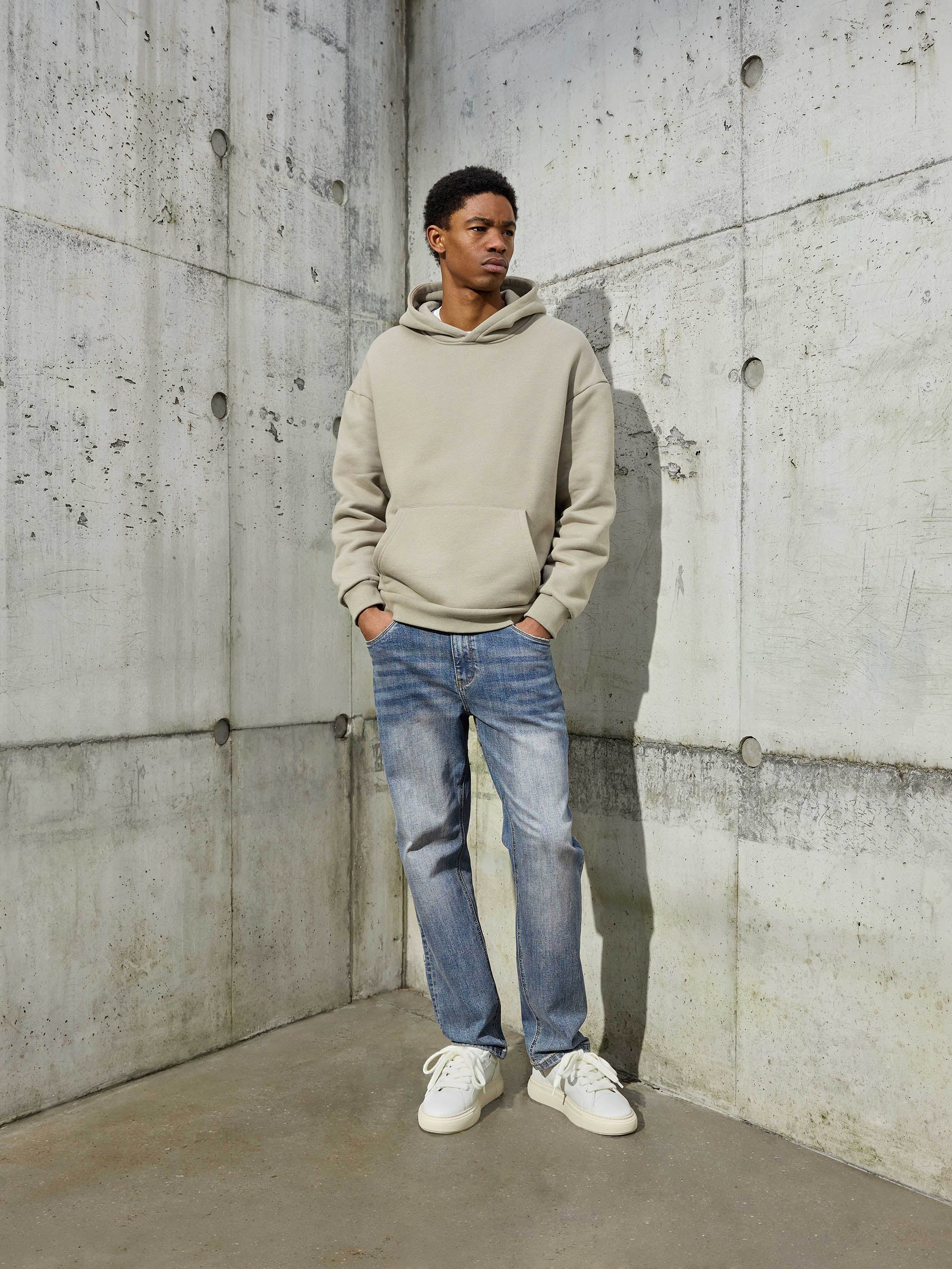 Chunky Essential Trainer in White Beige