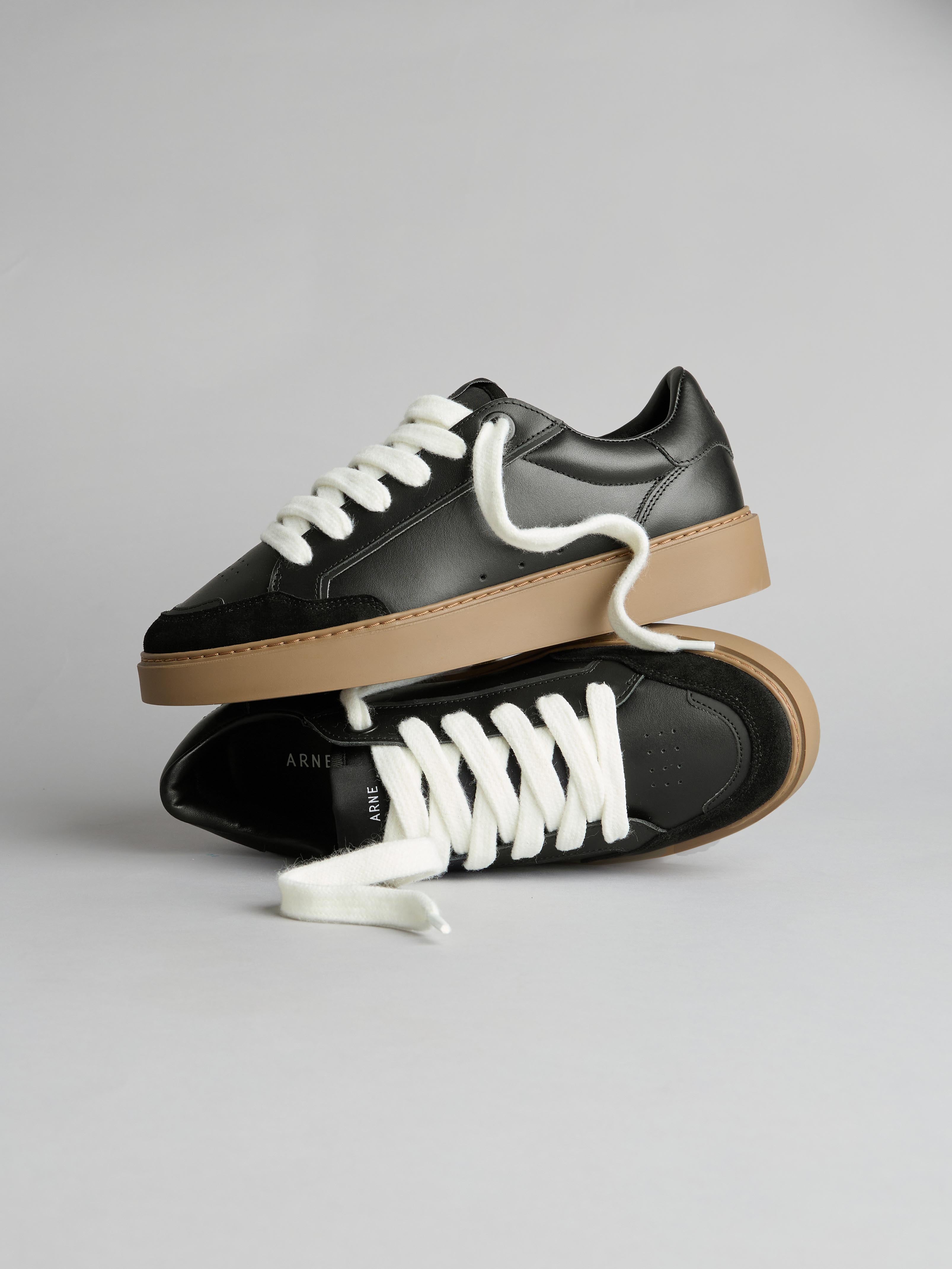Chunky Mid Essential Leather Trainer in Black