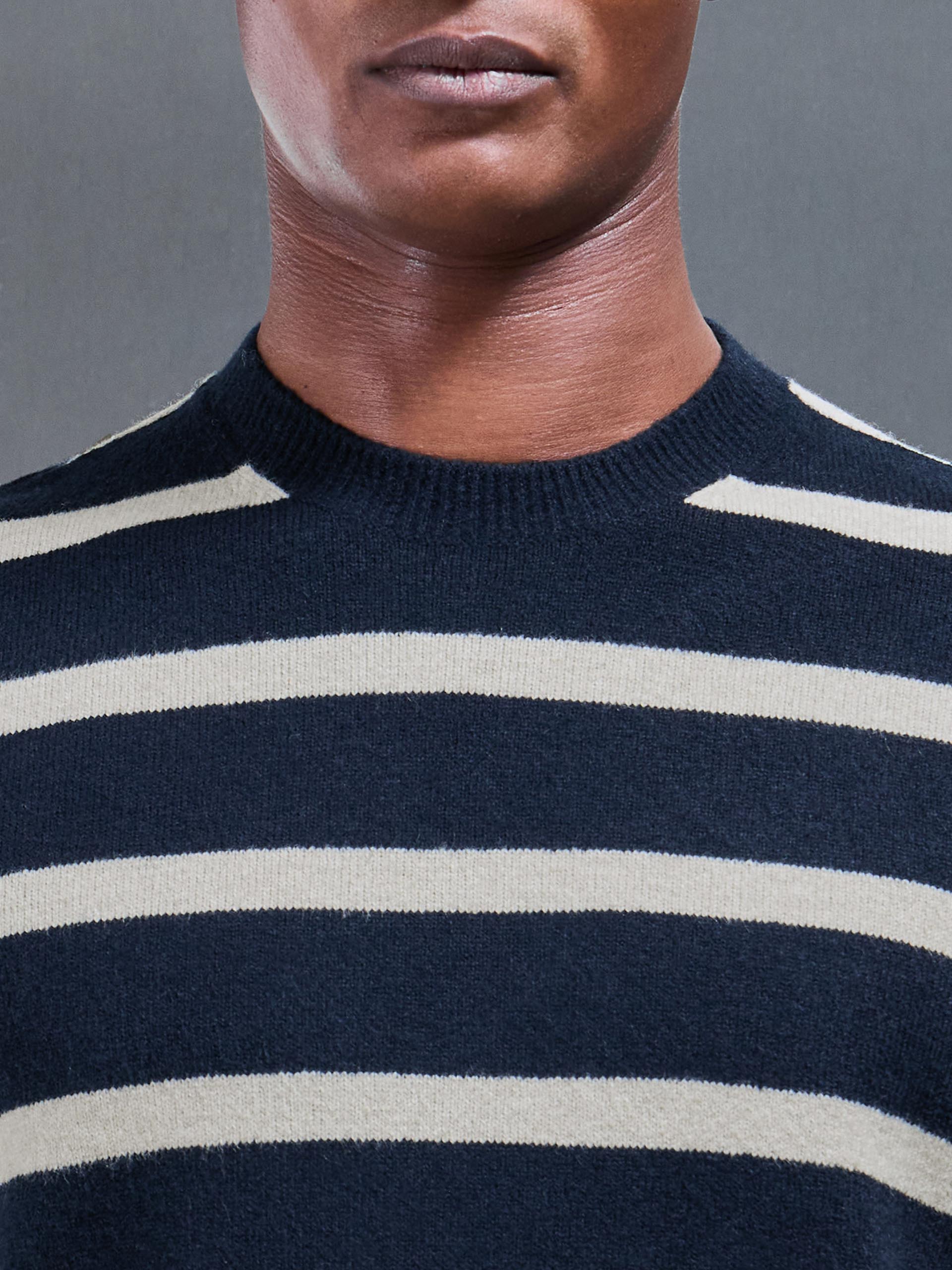 Chunky Wool Stripe Sweatshirt in Navy