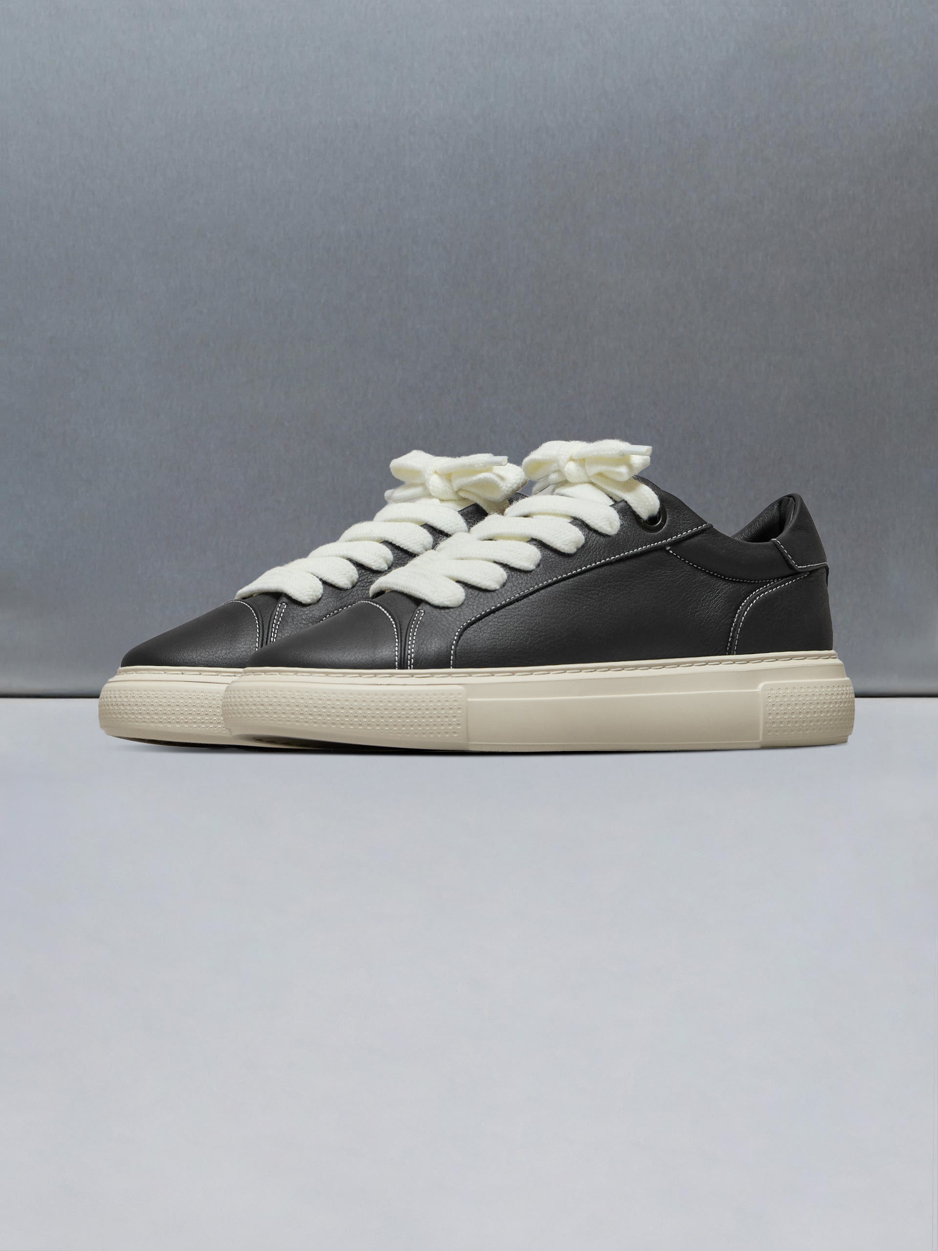 Chunky Essential Trainer in Black