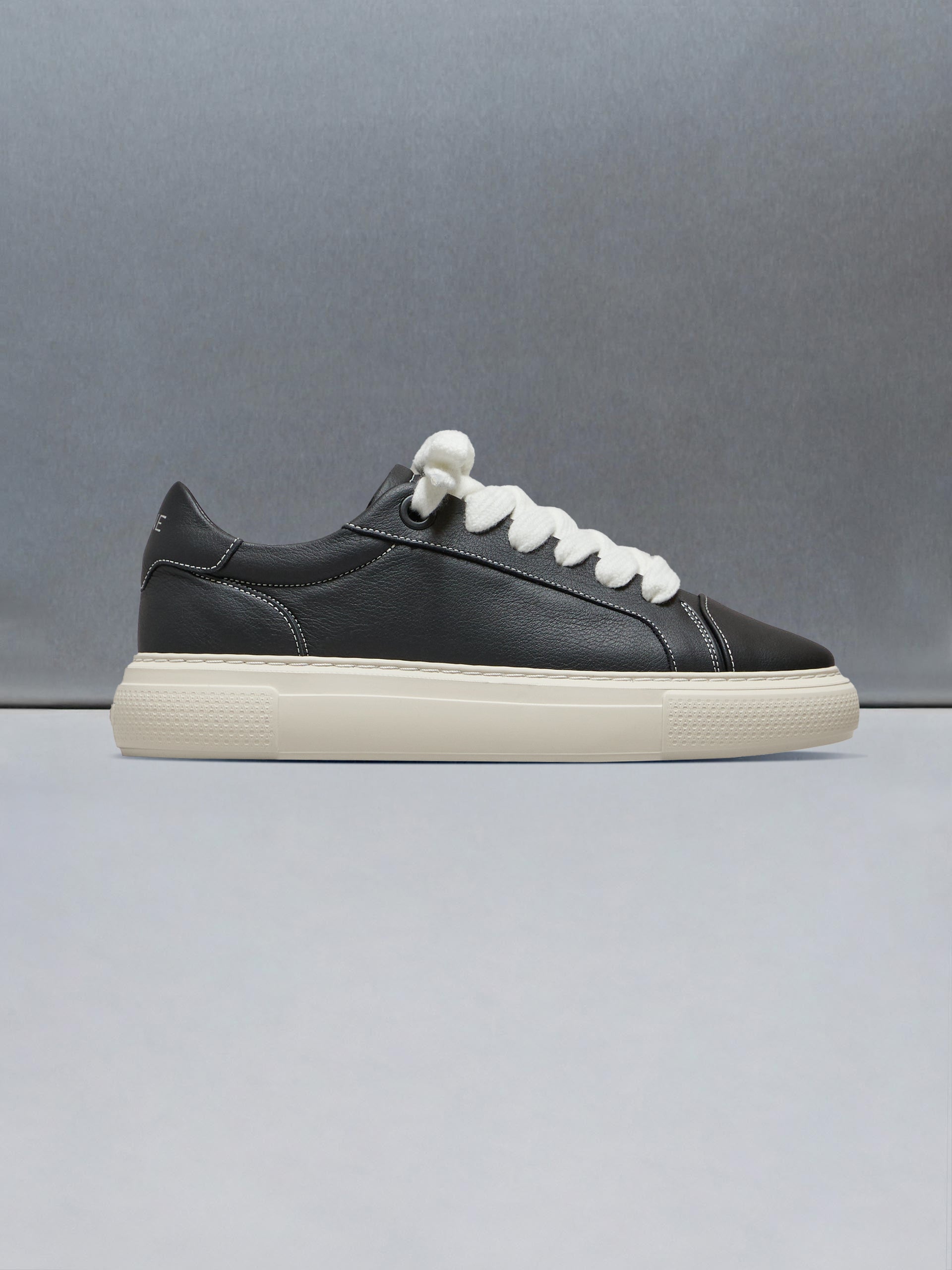 Chunky Essential Trainer in Black