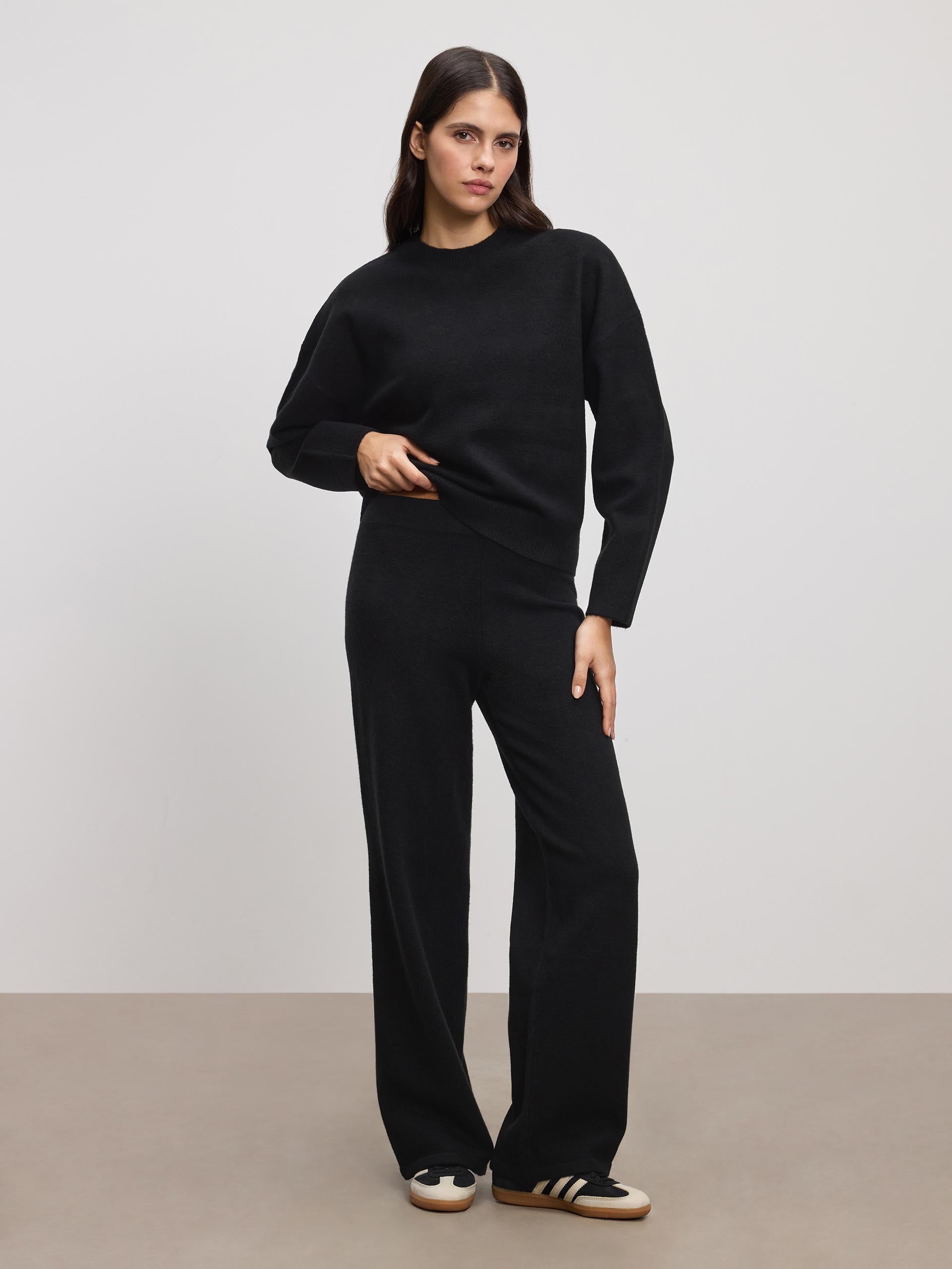 Womens Chunky Wool Sweatshirt in Black