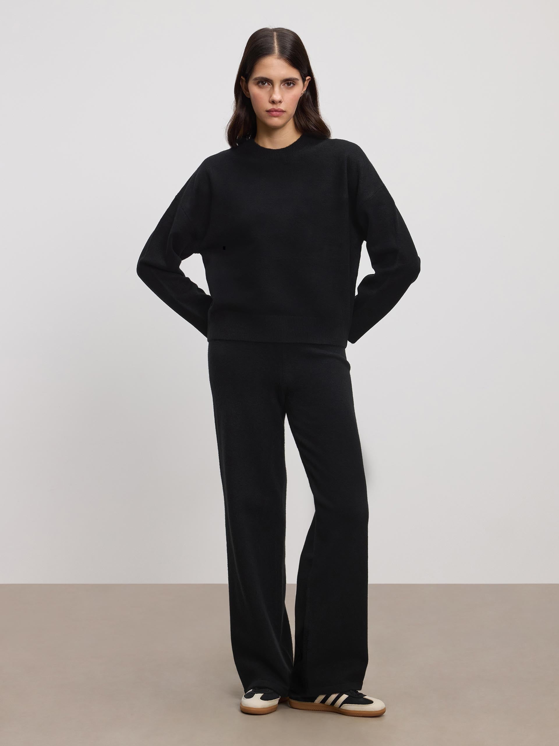 Womens Chunky Wool Jogger in Black