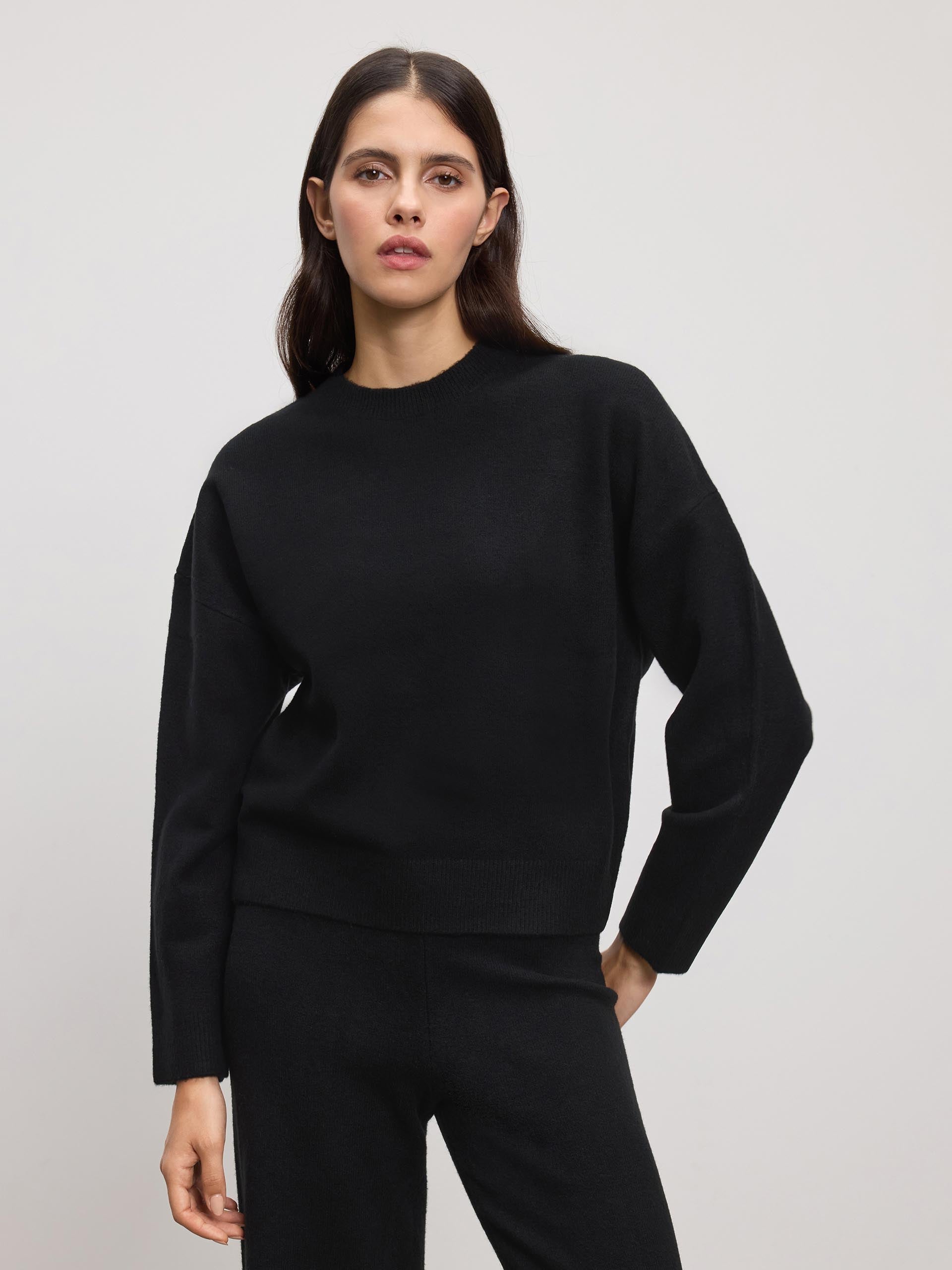 Womens Chunky Wool Sweatshirt in Black