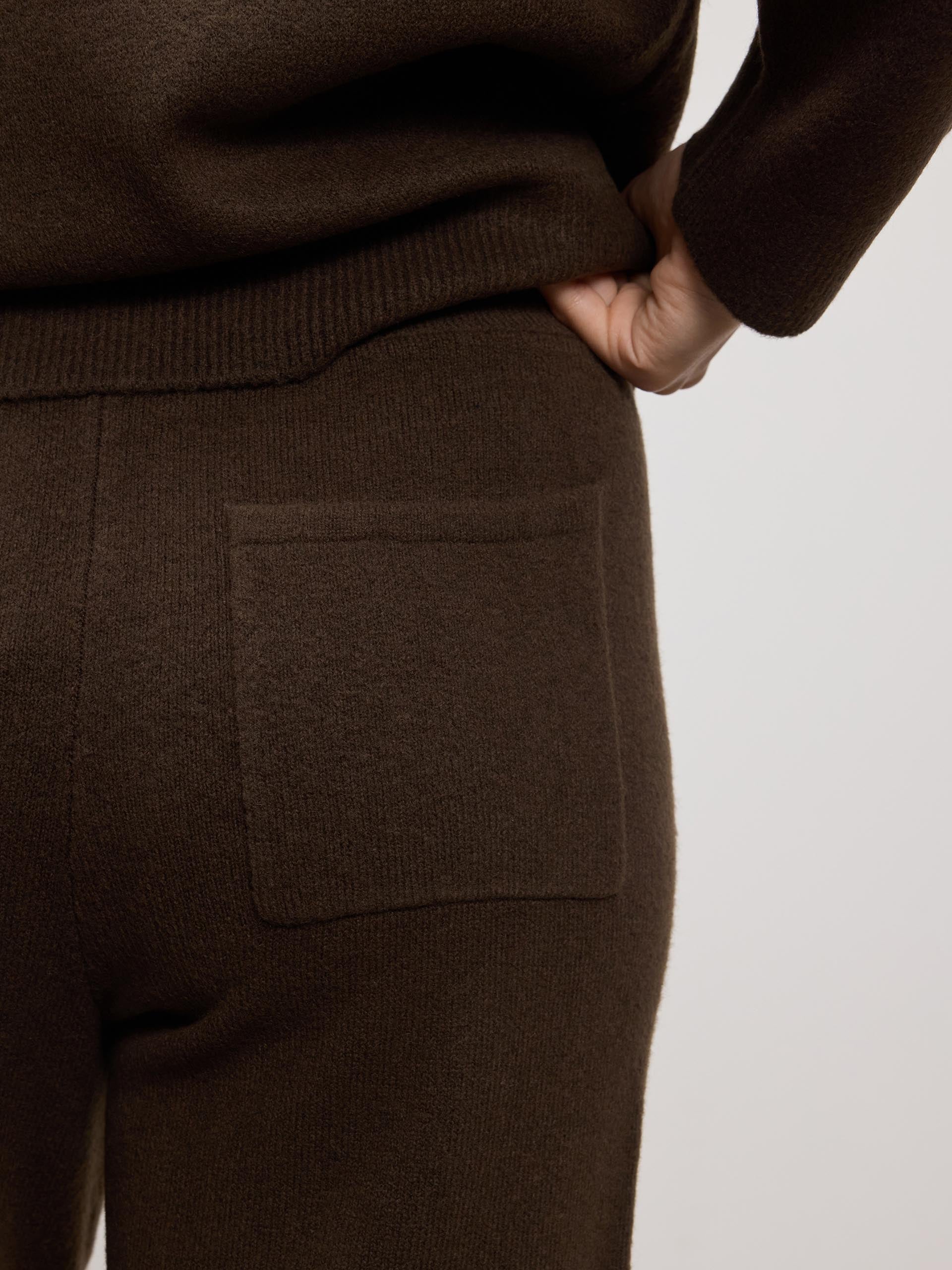 Womens Chunky Wool Jogger in Brown