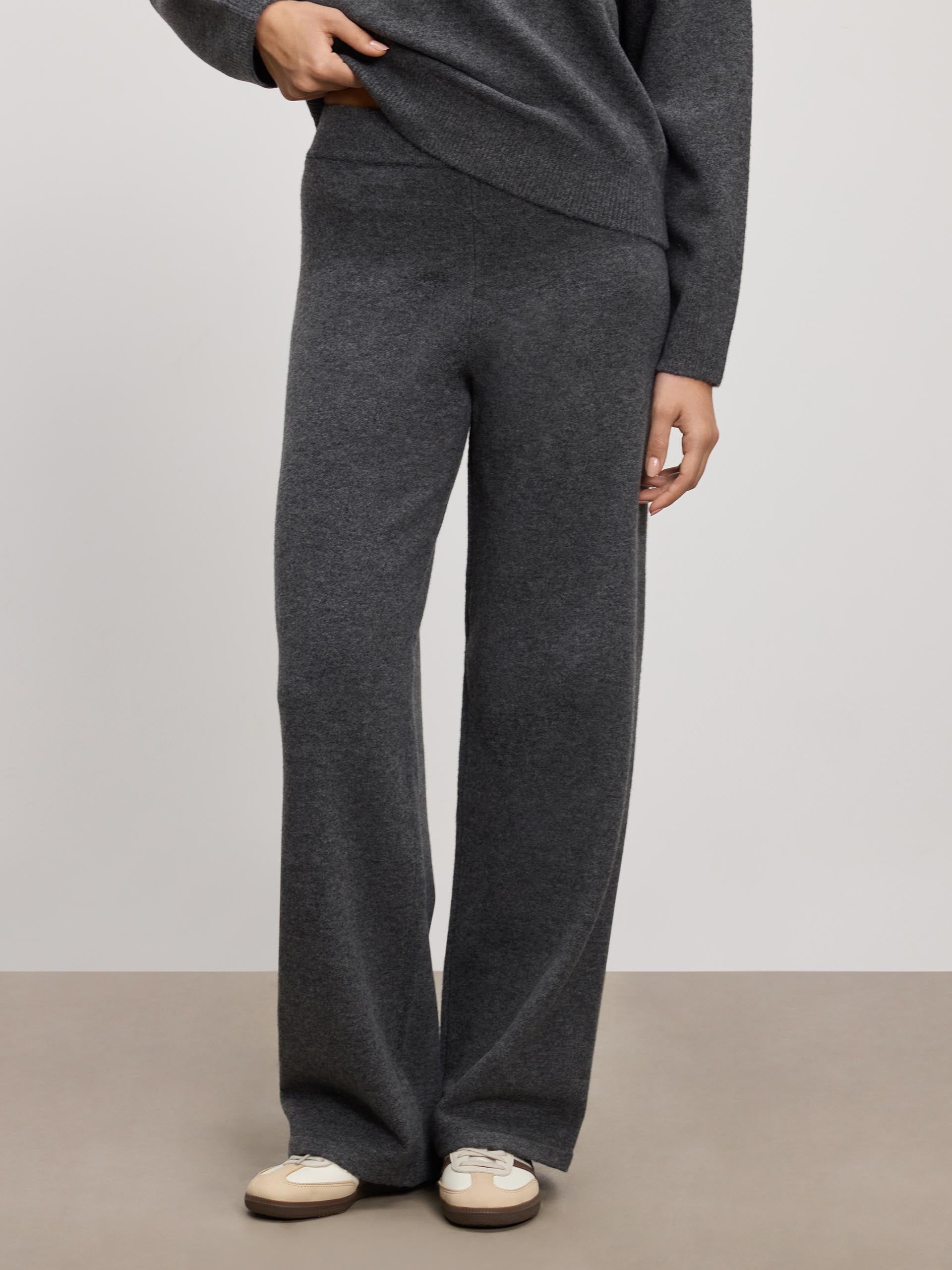 Womens Chunky Wool Jogger in Charcoal
