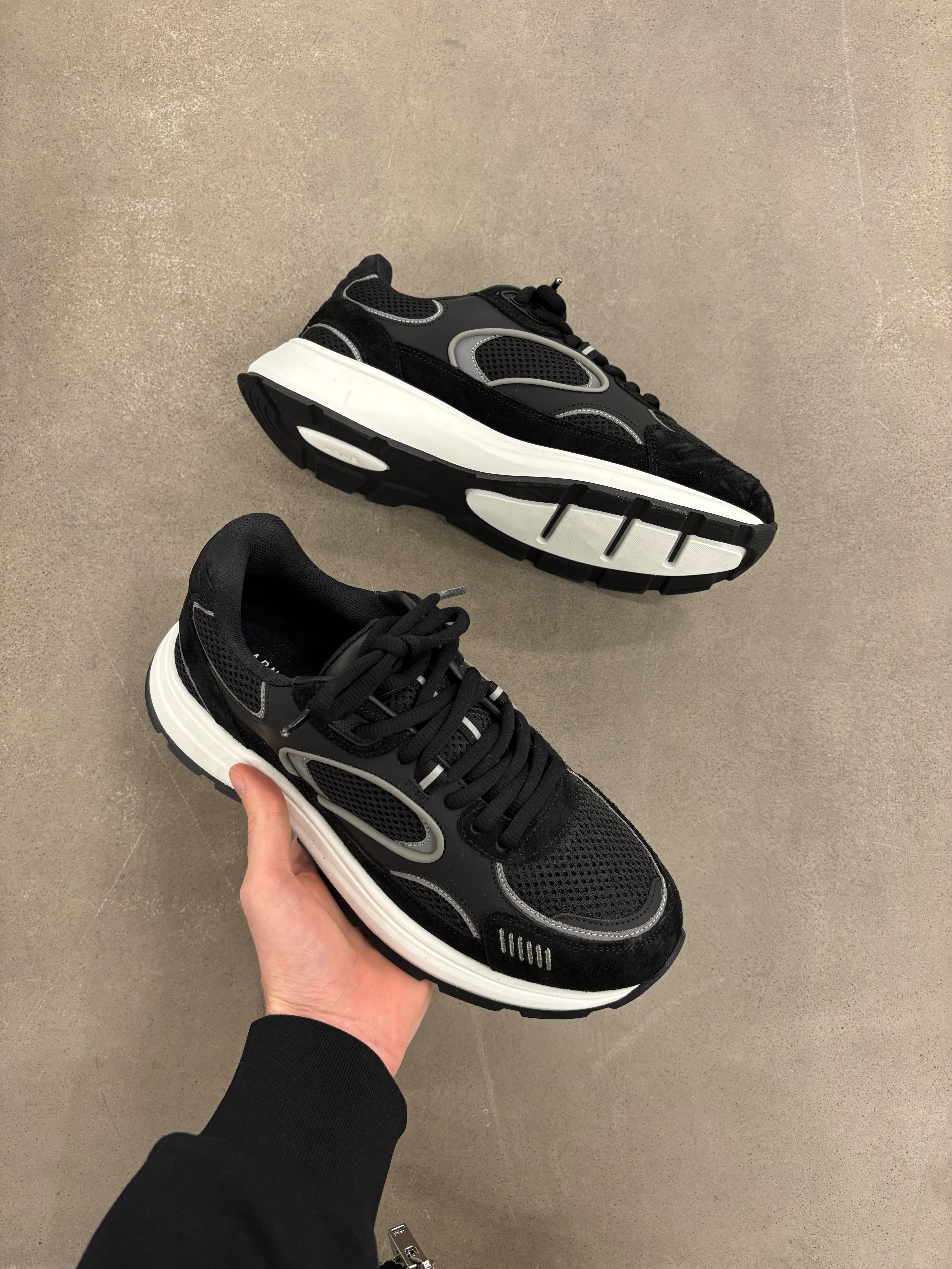 Circuit Trainer in Black