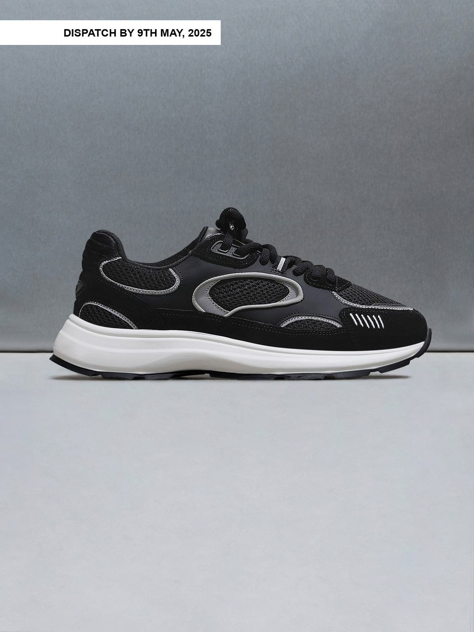 Circuit Trainer in Black