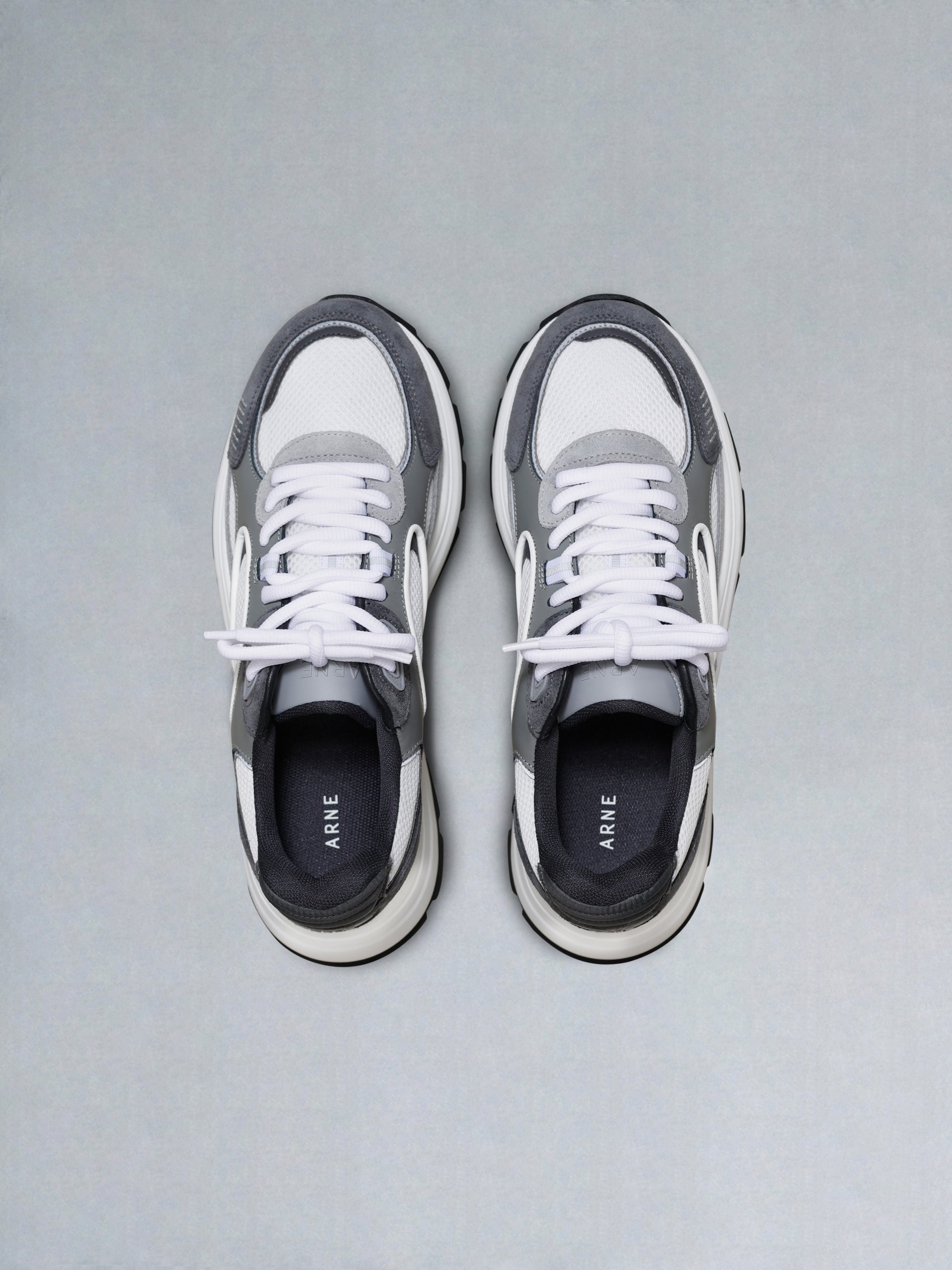 Circuit Trainer in White Grey