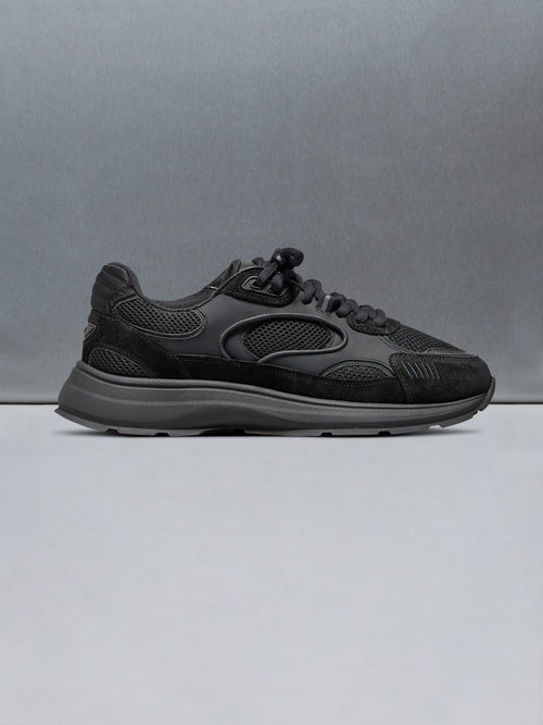 Circuit Trainer in Triple Black