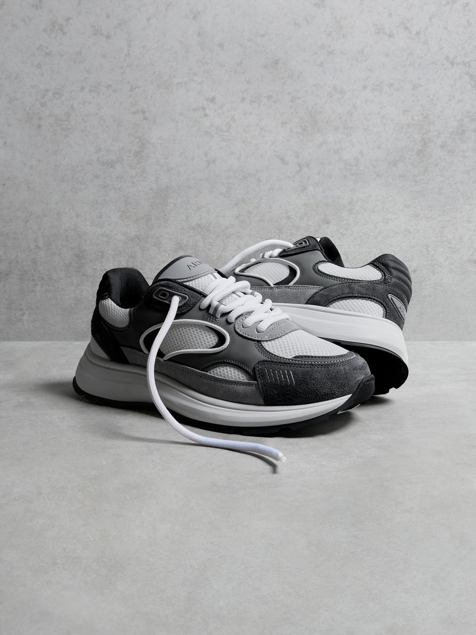 Circuit Trainer in White Grey