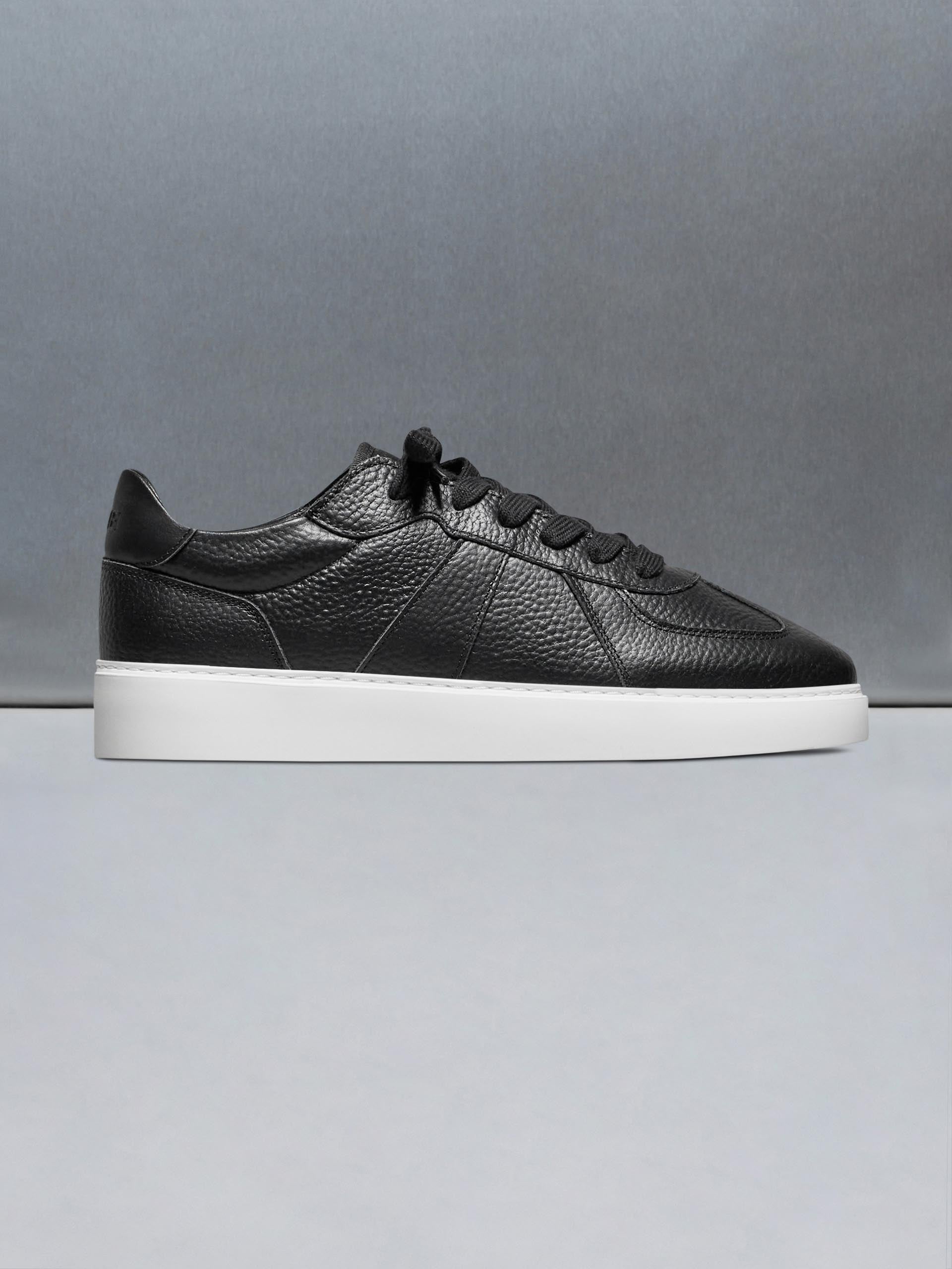 Classic Court Trainer in Black