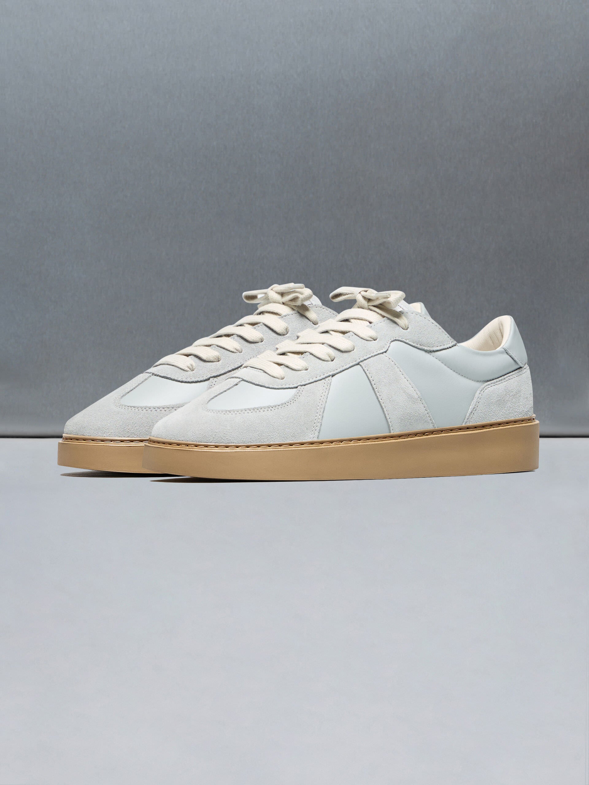 Classic Court Trainer in Grey Gum