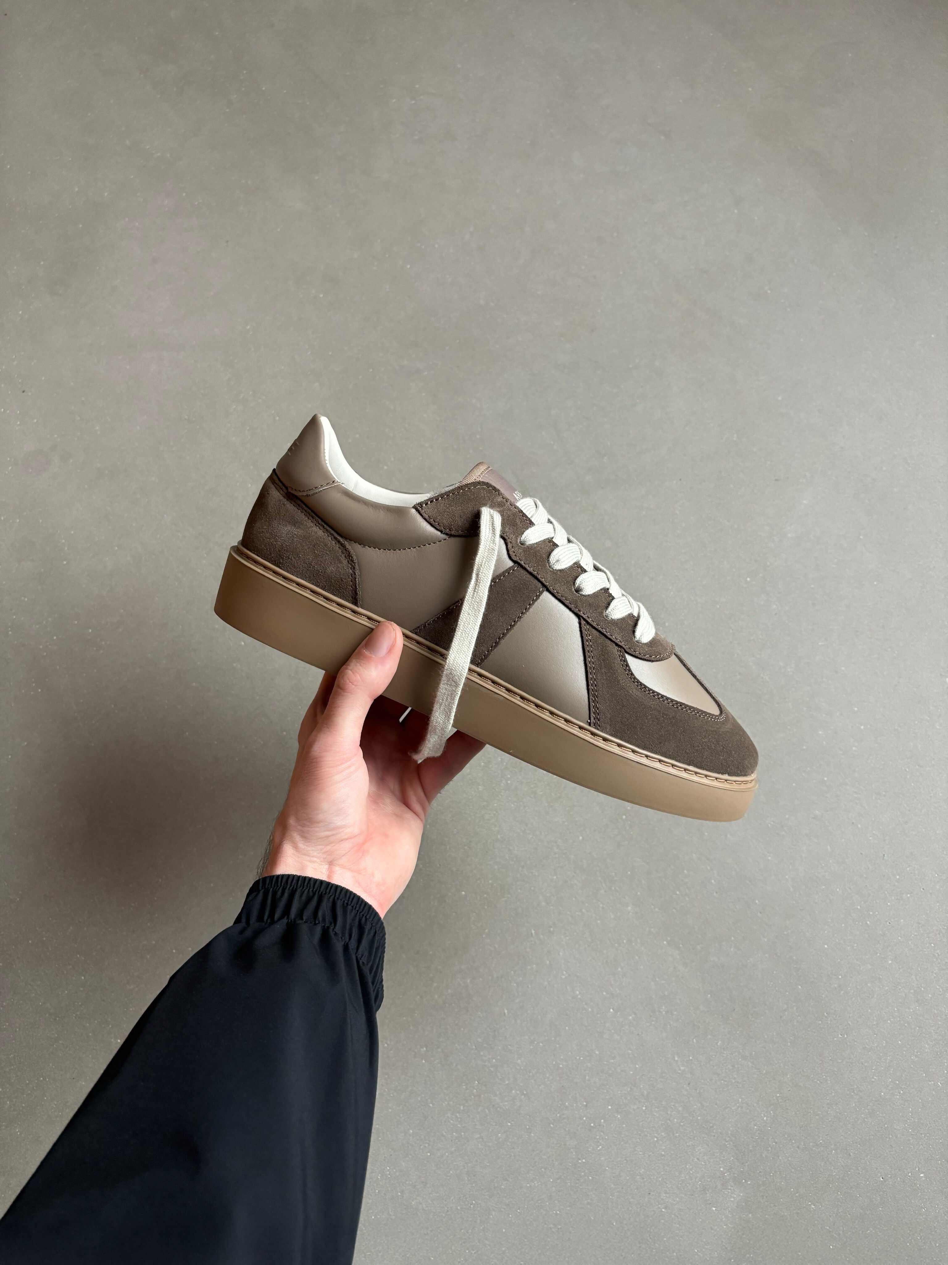 Classic Court Trainer in Brown Gum