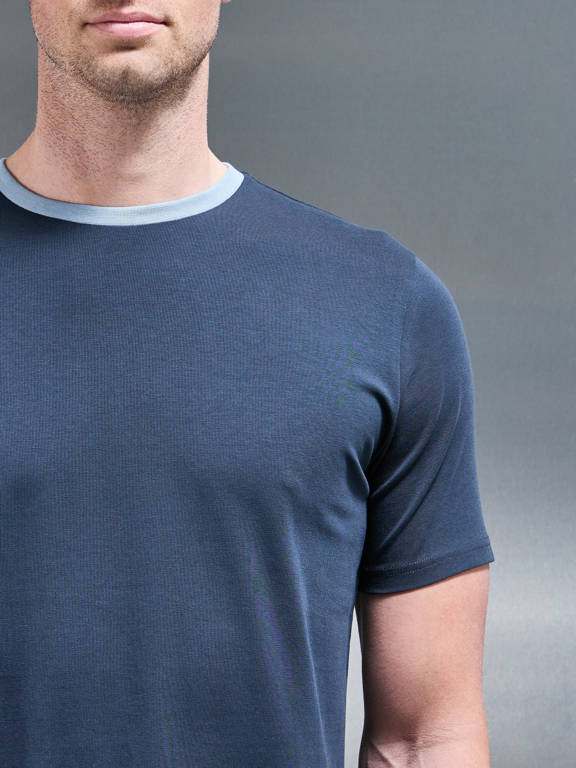 Contrast Crew Neck Slim Fit Stretch Cotton T-Shirt in Navy