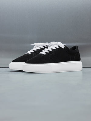 Court Trainer in Suede Black