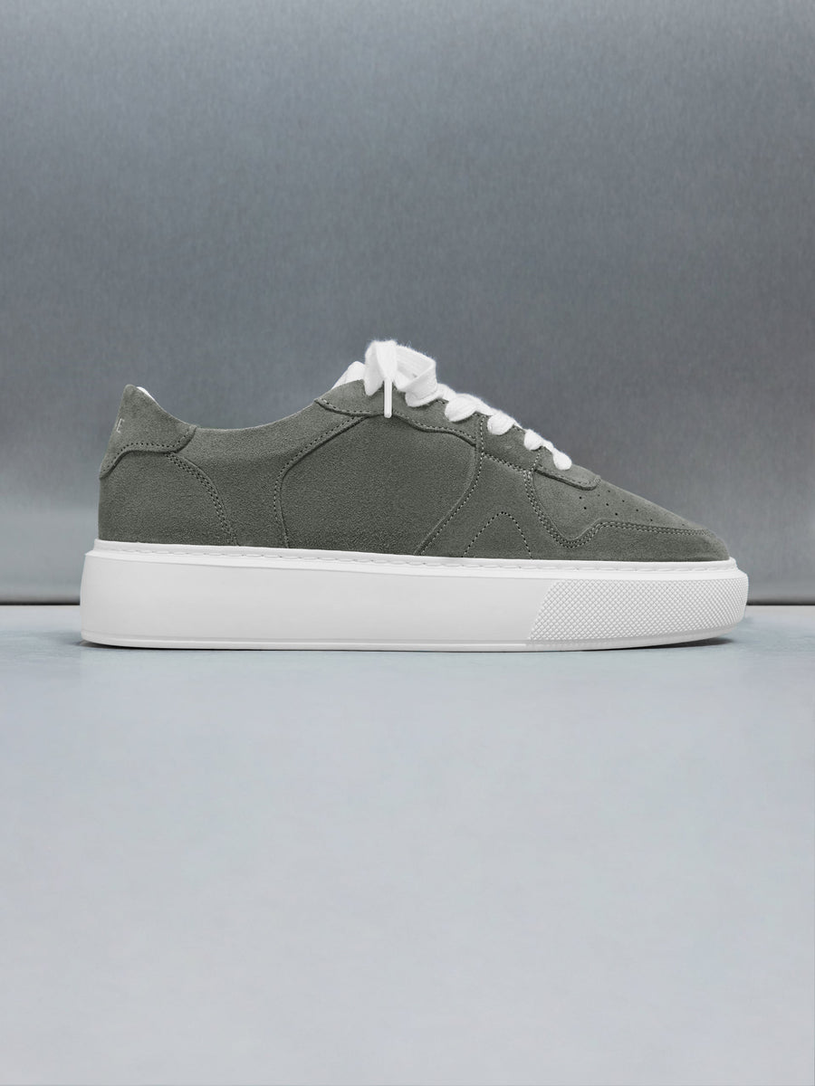 Court Trainer in Suede Sage