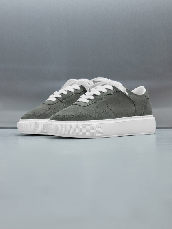 Court Trainer in Suede Sage