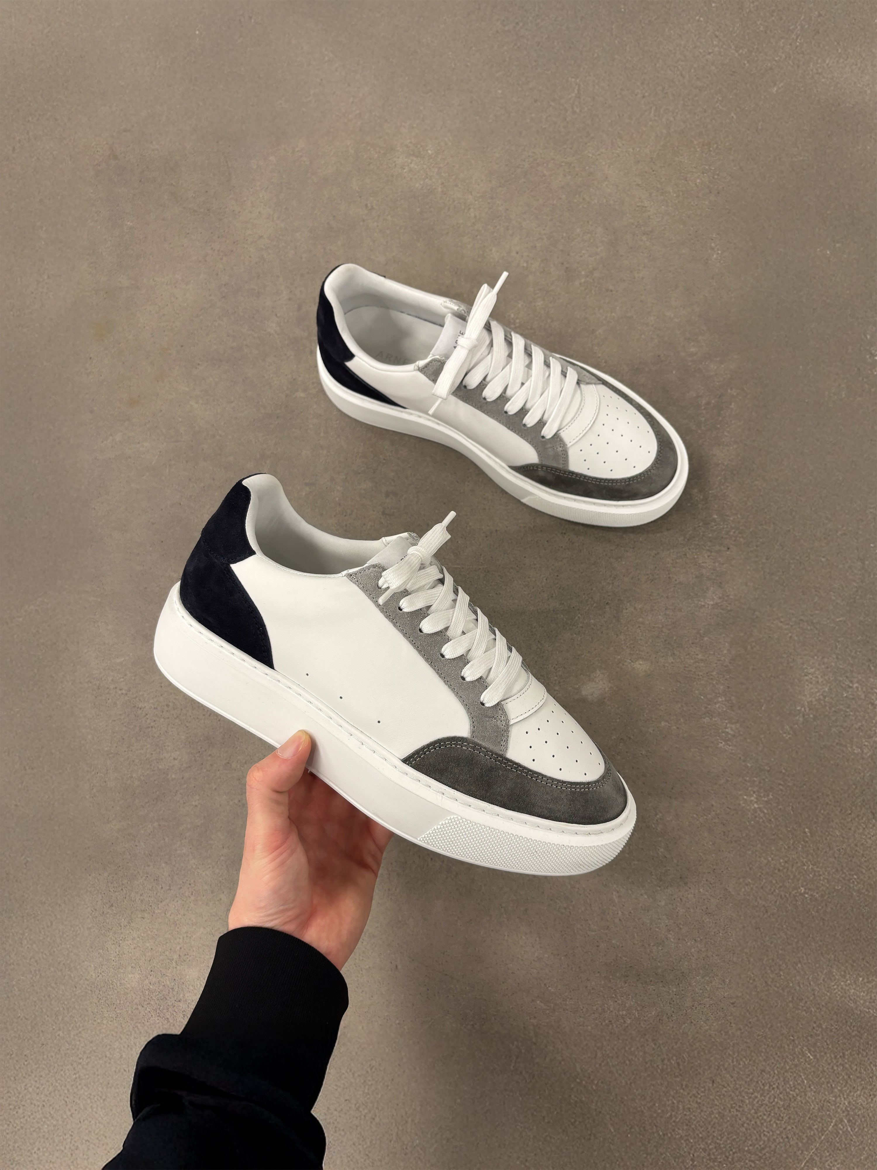 Court Trainer 2.0 in White Navy
