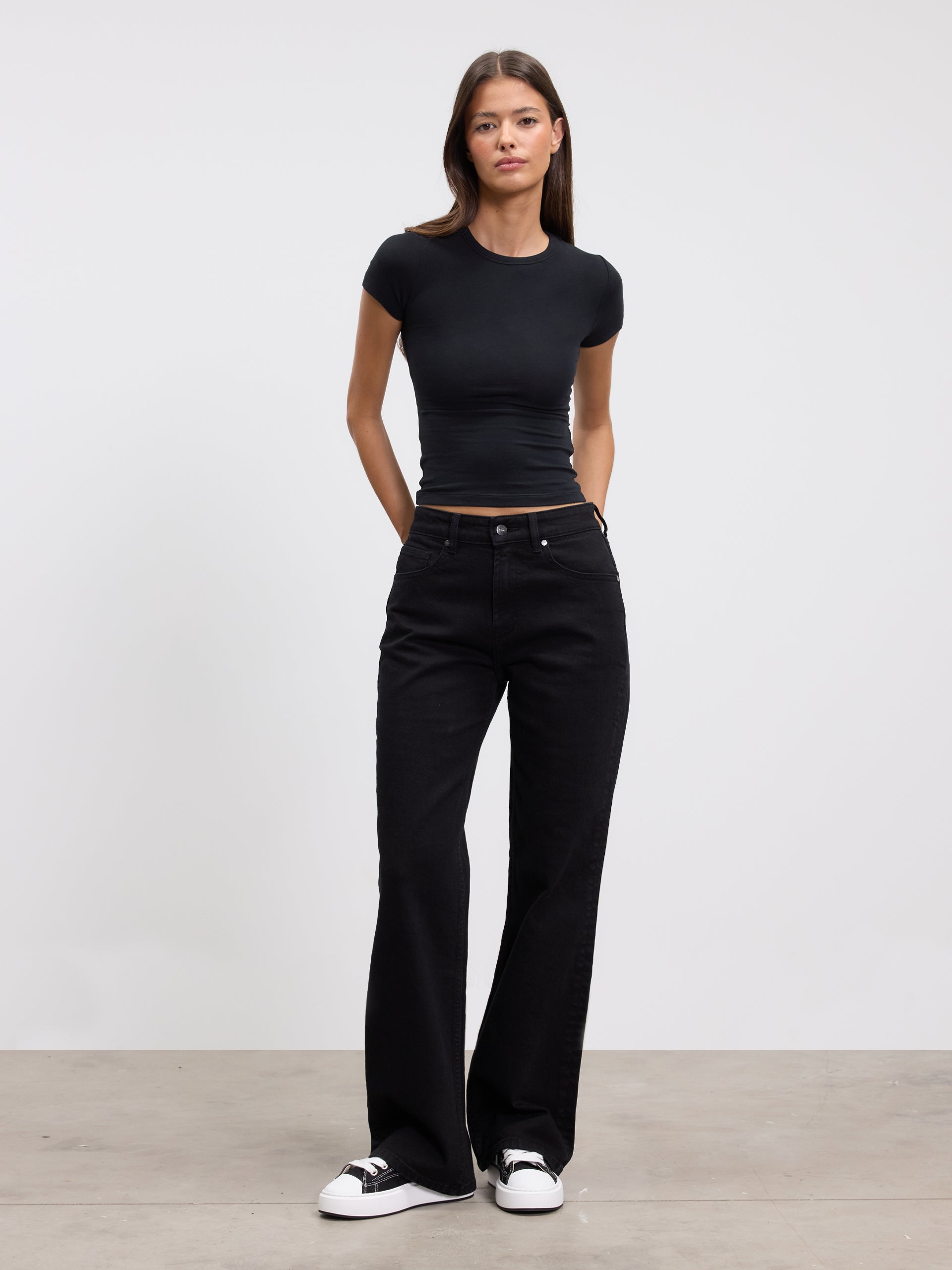 Womens Mid Rise Straight Denim Jean in Black