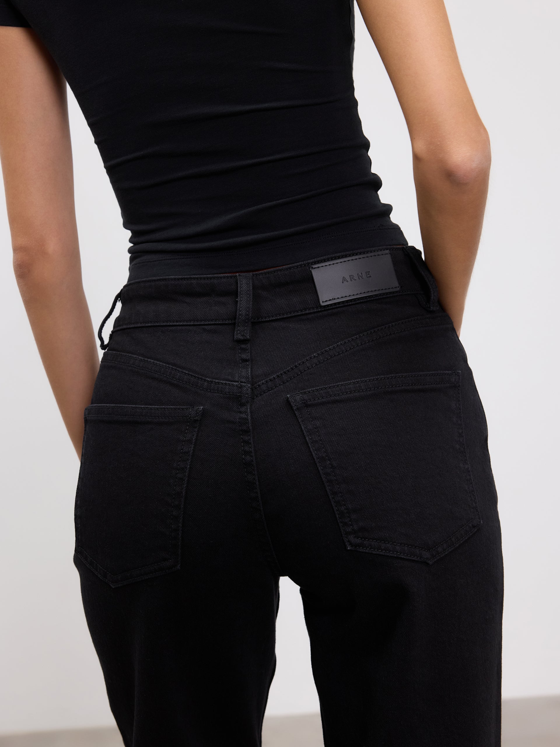 Womens Mid Rise Straight Denim Jean in Black