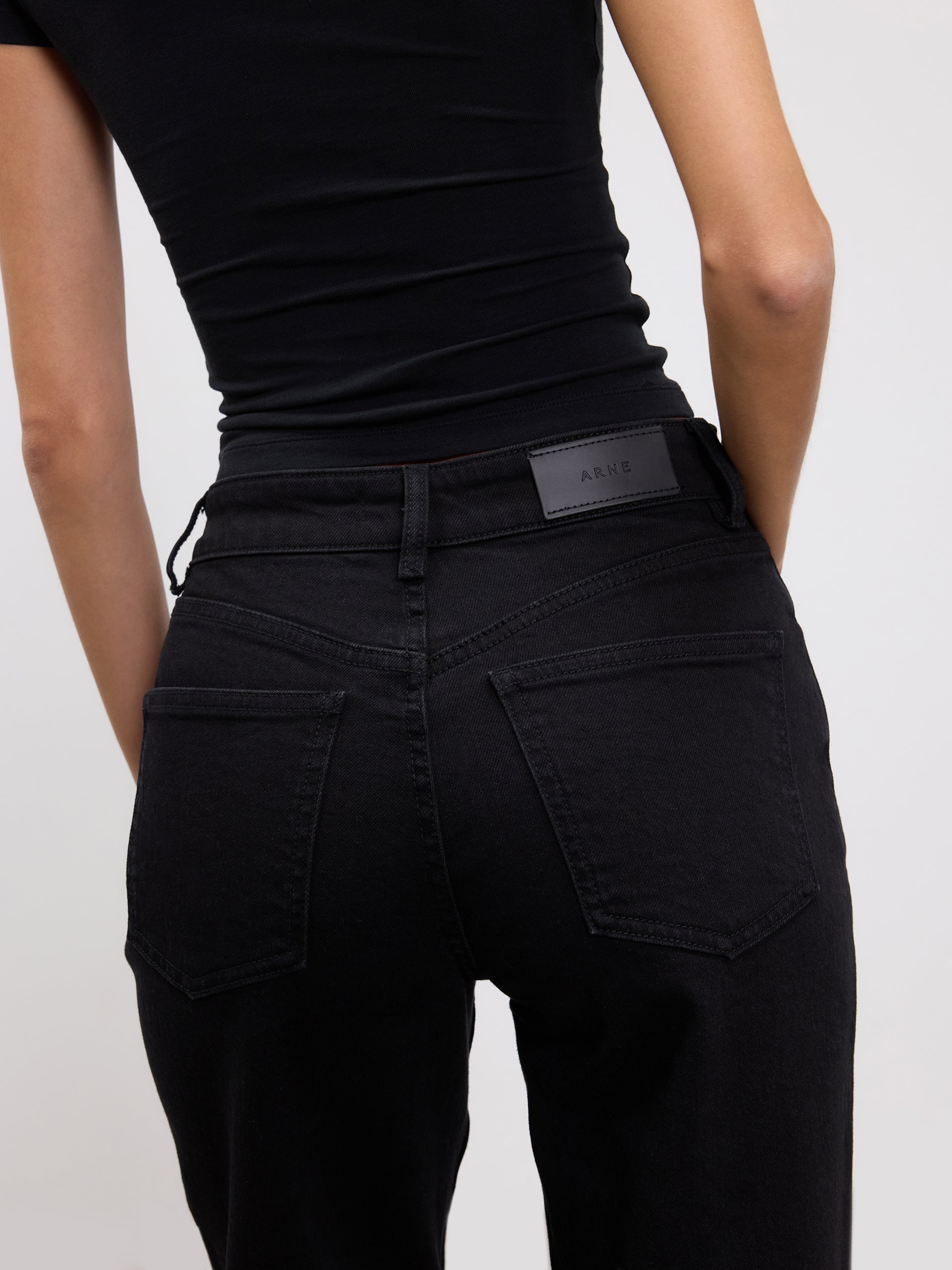 Womens Mid Rise Straight Denim Jean in Black