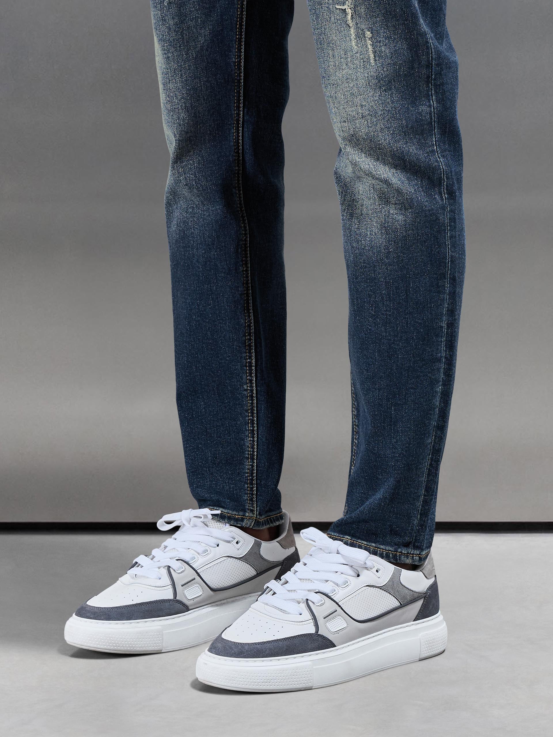 Distressed Denim Jeans in Vintage Blue